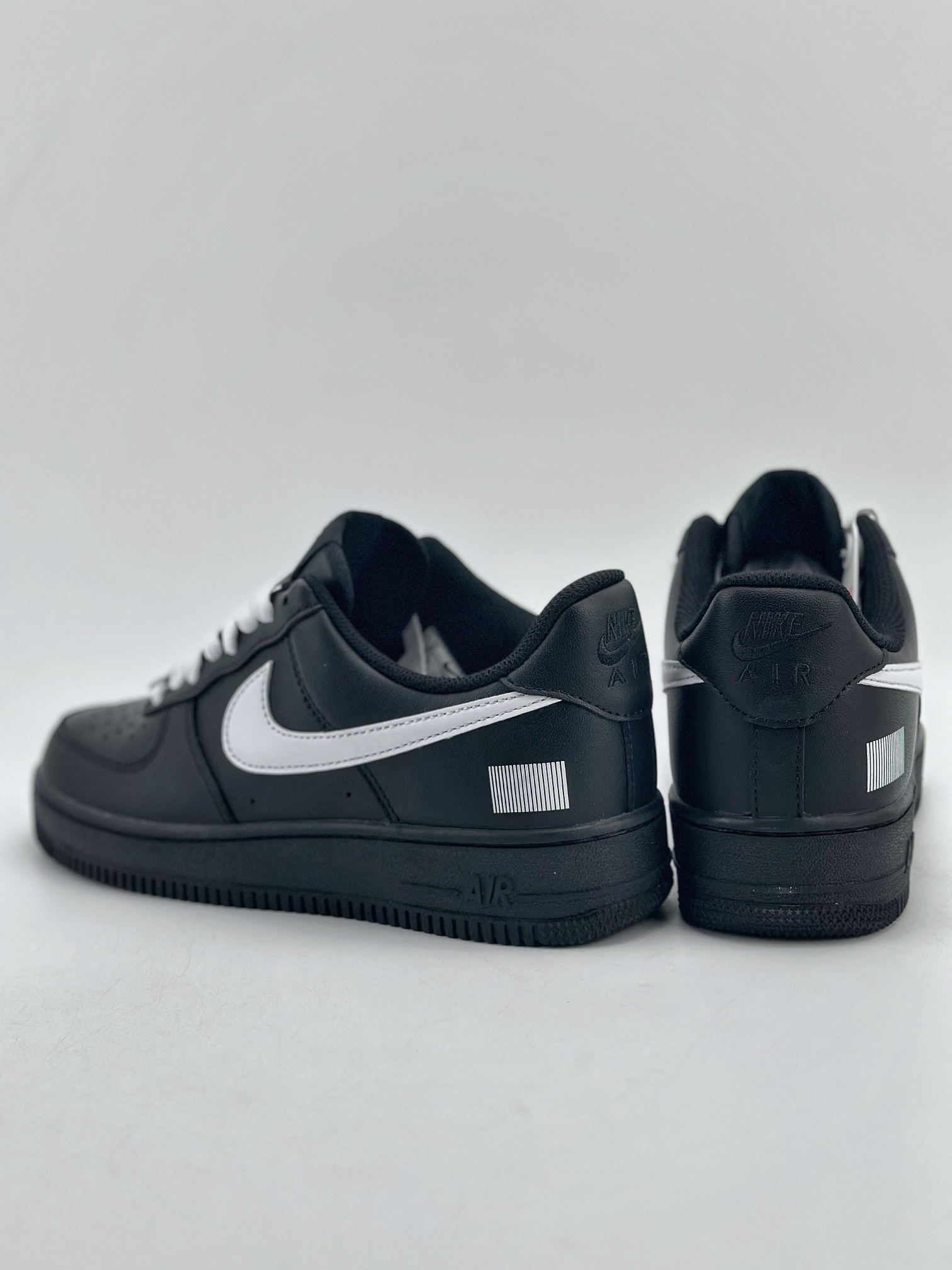 220 Nike Air Force 1 Low 07 纯黑白钩