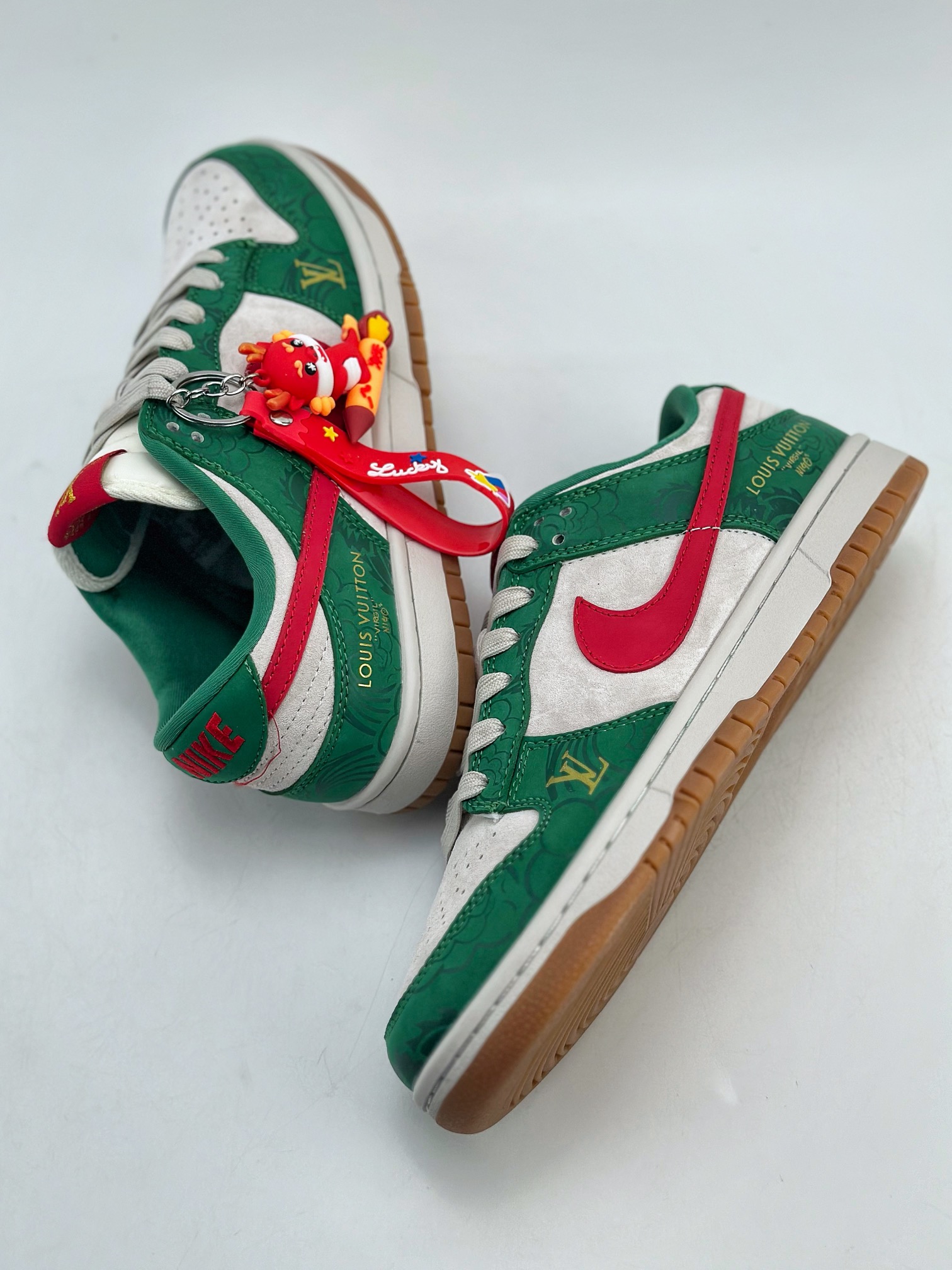 280 Nike SB Dunk Low x Louis Vuitton 中国年限定 XP3802-331