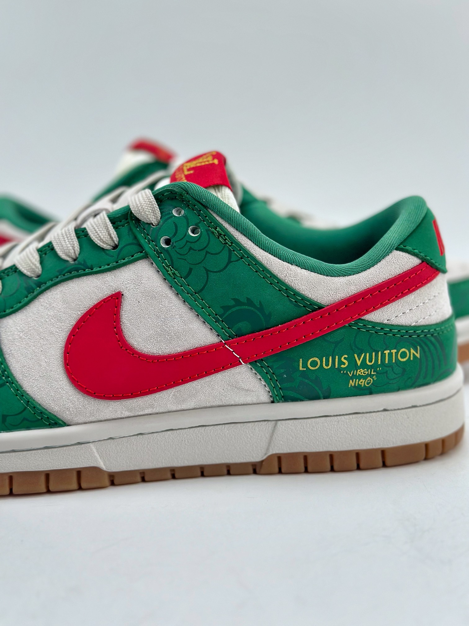 280 Nike SB Dunk Low x Louis Vuitton 中国年限定 XP3802-331