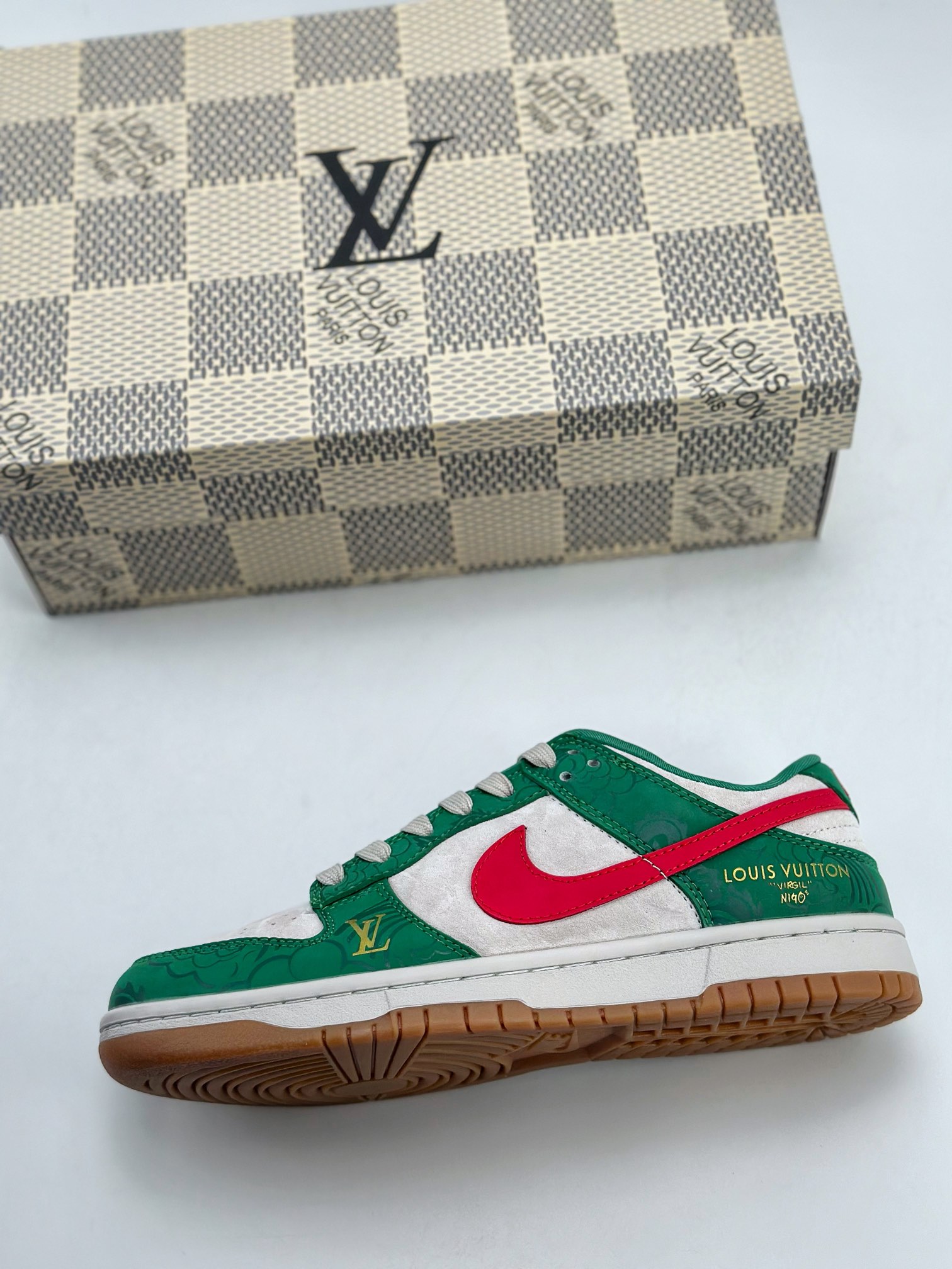 280 Nike SB Dunk Low x Louis Vuitton 中国年限定 XP3802-331