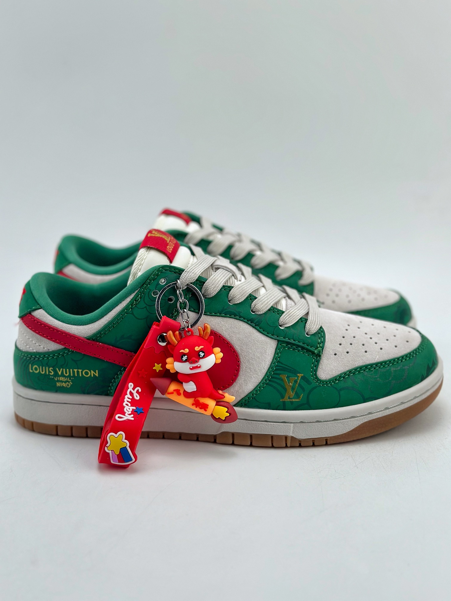 280 Nike SB Dunk Low x Louis Vuitton 中国年限定 XP3802-331