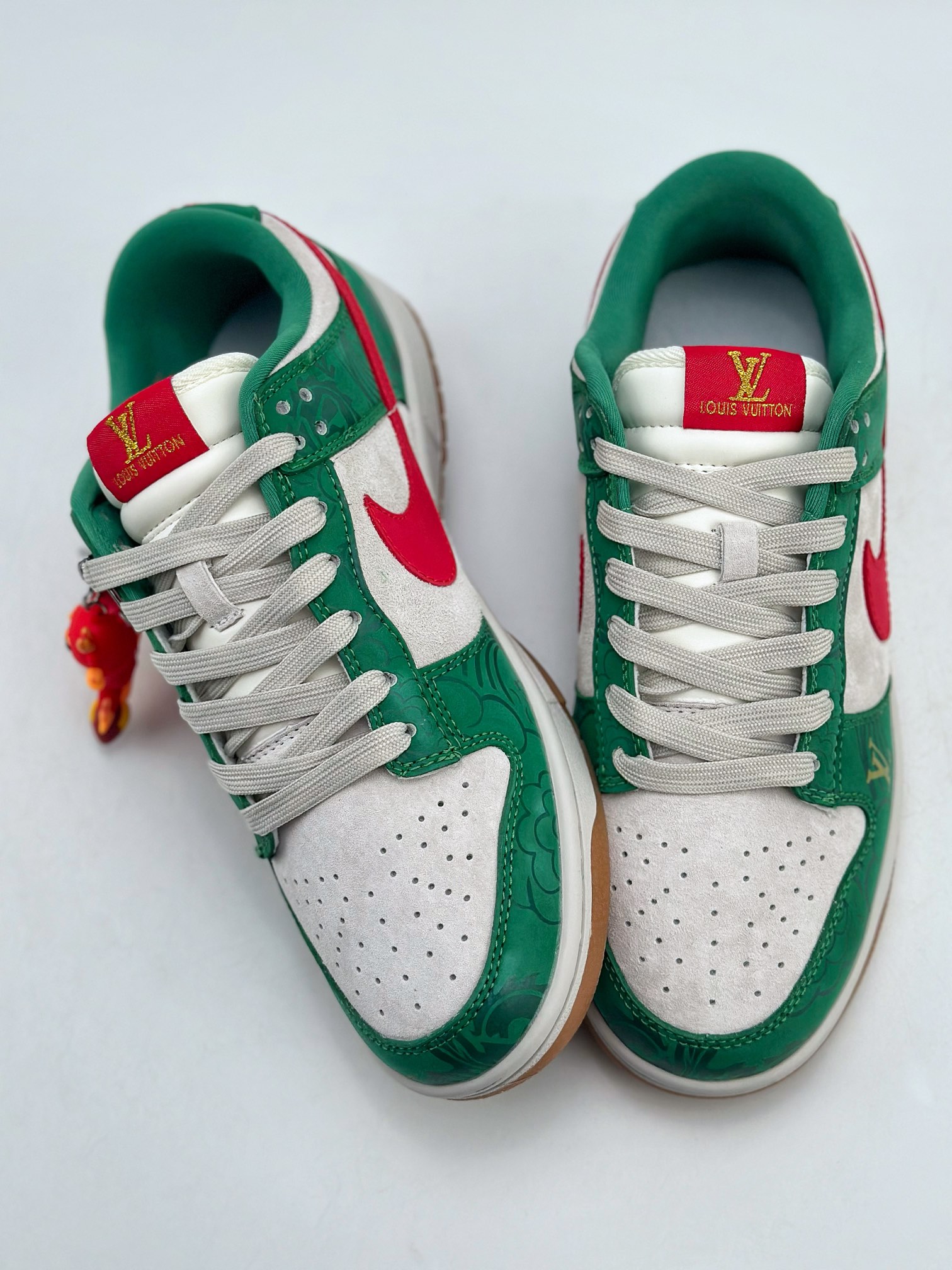 280 Nike SB Dunk Low x Louis Vuitton 中国年限定 XP3802-331