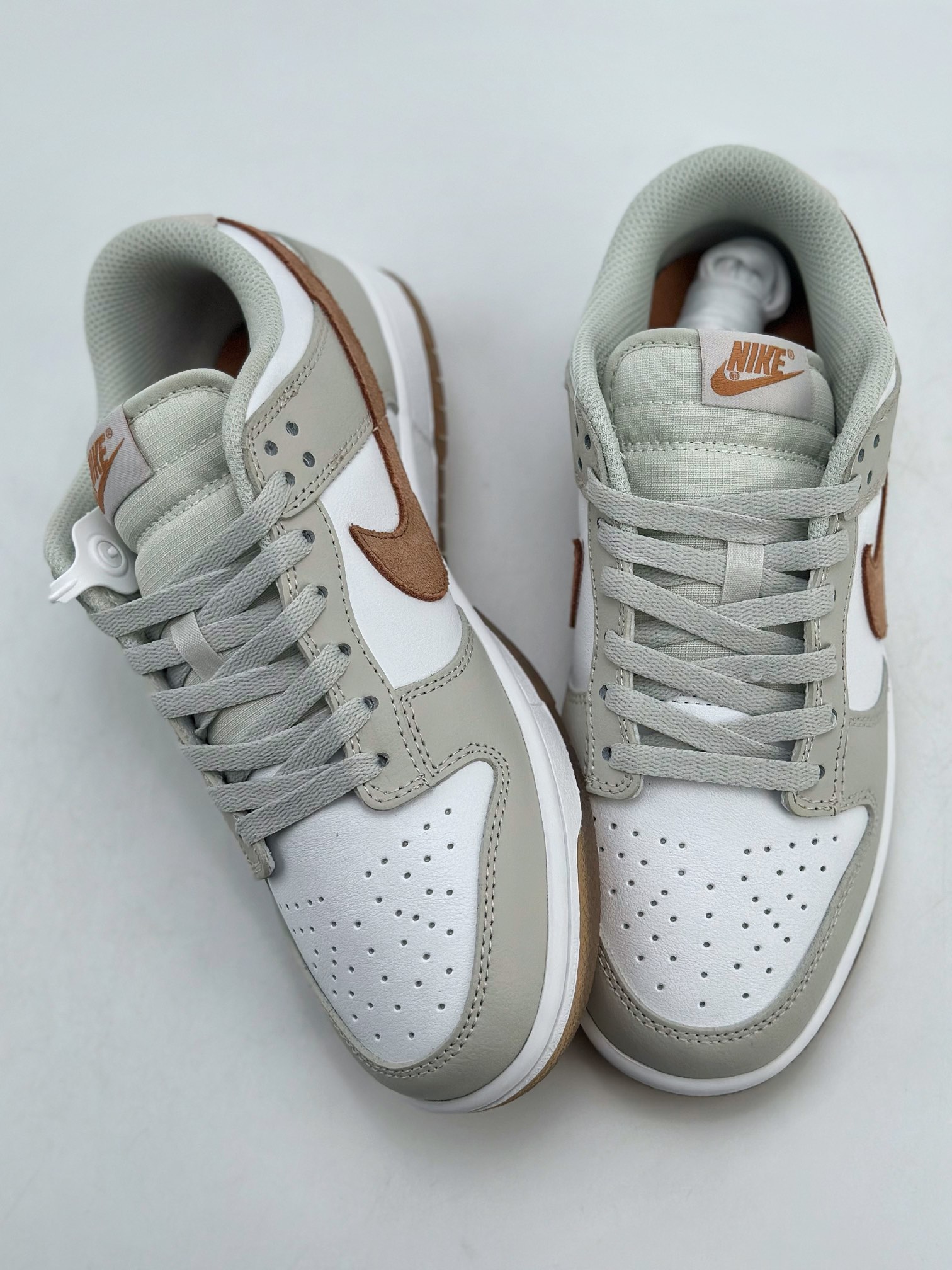 180 NIKE SB Dunk Low RETRO PREMIUM 灰棕 FJ4188-001