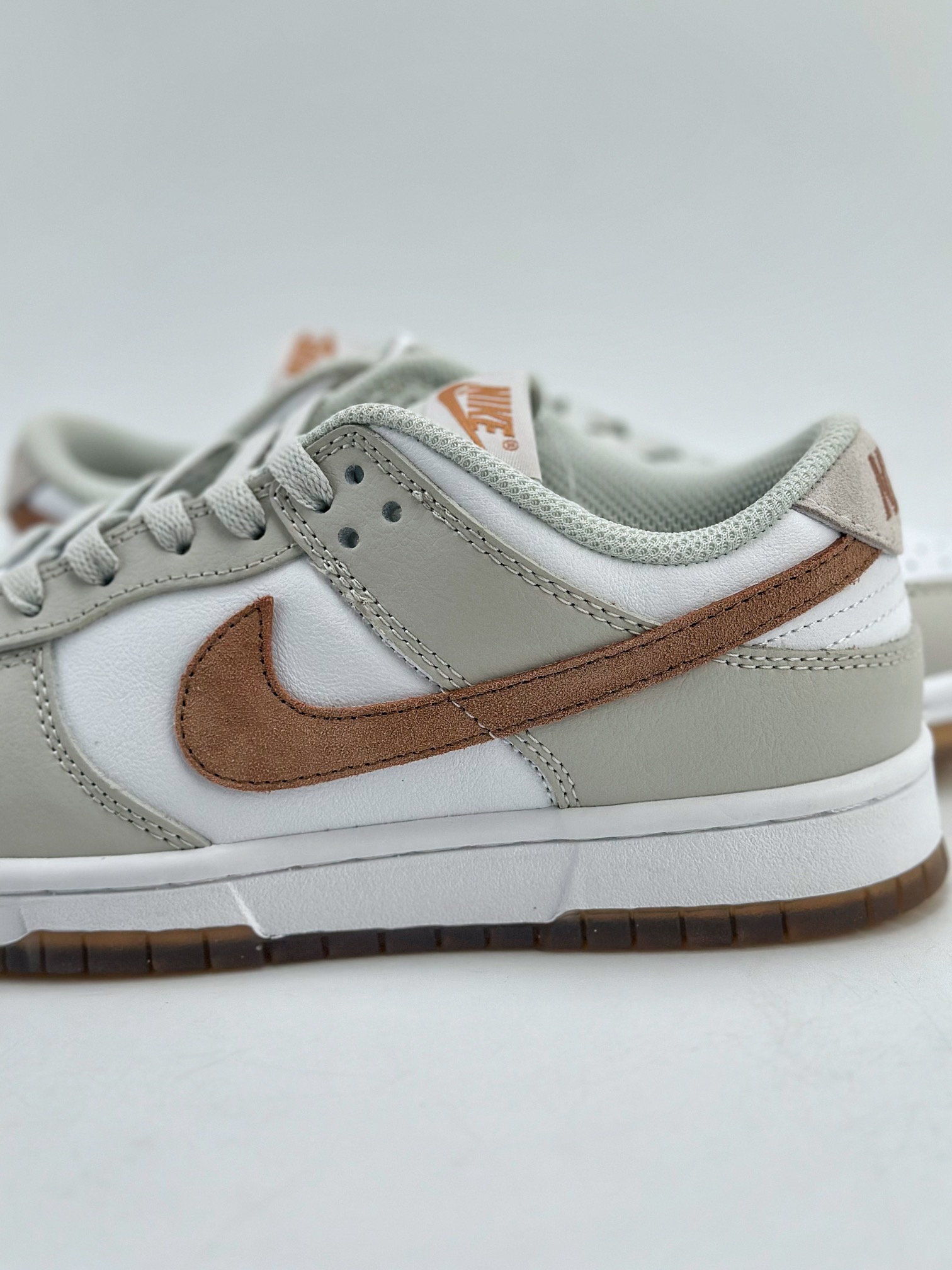 180 NIKE SB Dunk Low RETRO PREMIUM 灰棕 FJ4188-001