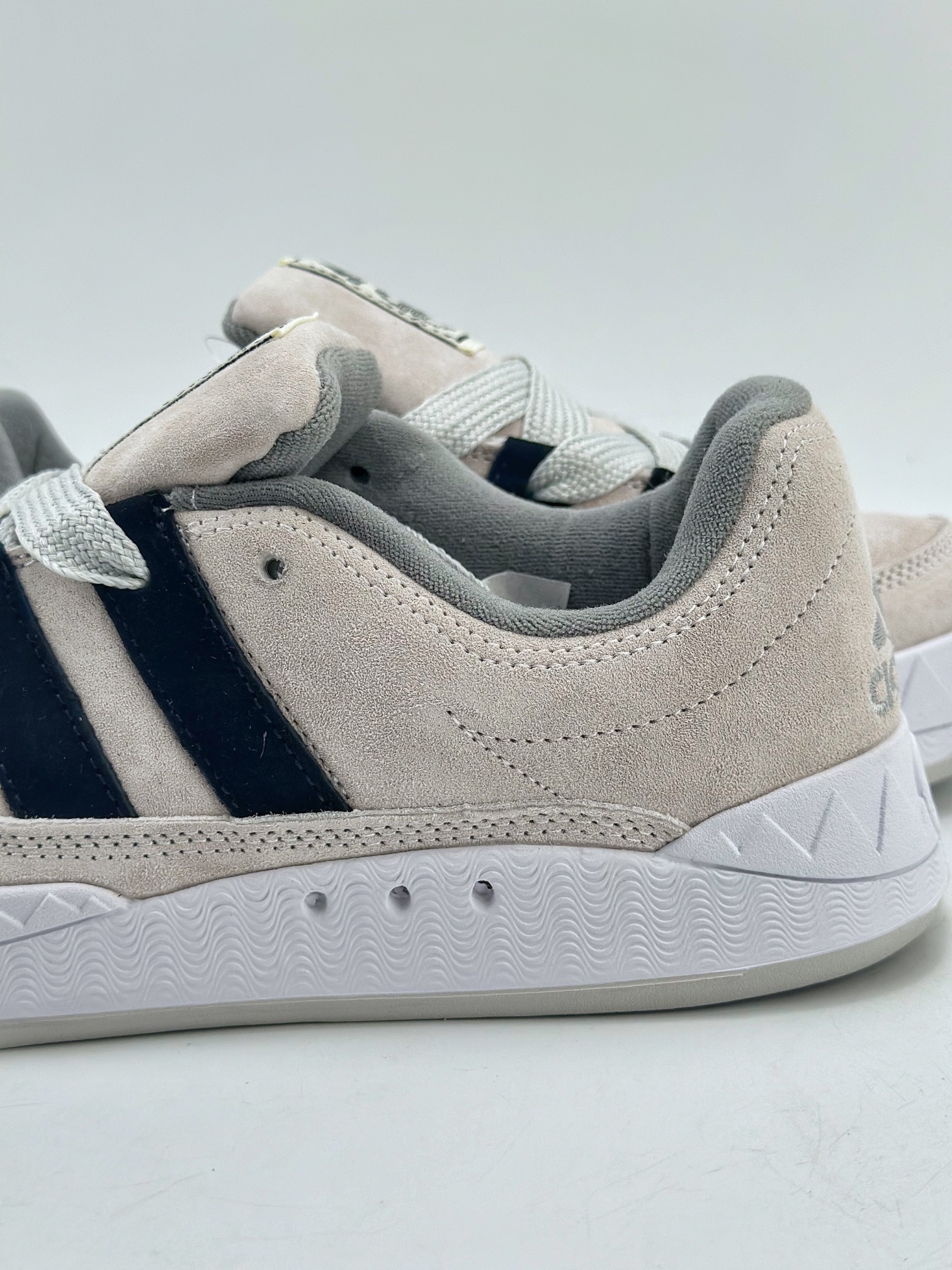 150 Adidas Originals Adimatic Yunk Low 马蒂奇系列低帮滑板鞋 ID8266