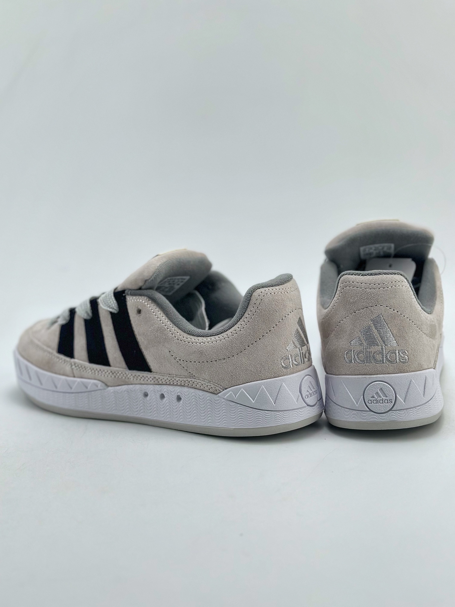 150 Adidas Originals Adimatic Yunk Low 马蒂奇系列低帮滑板鞋 ID8266