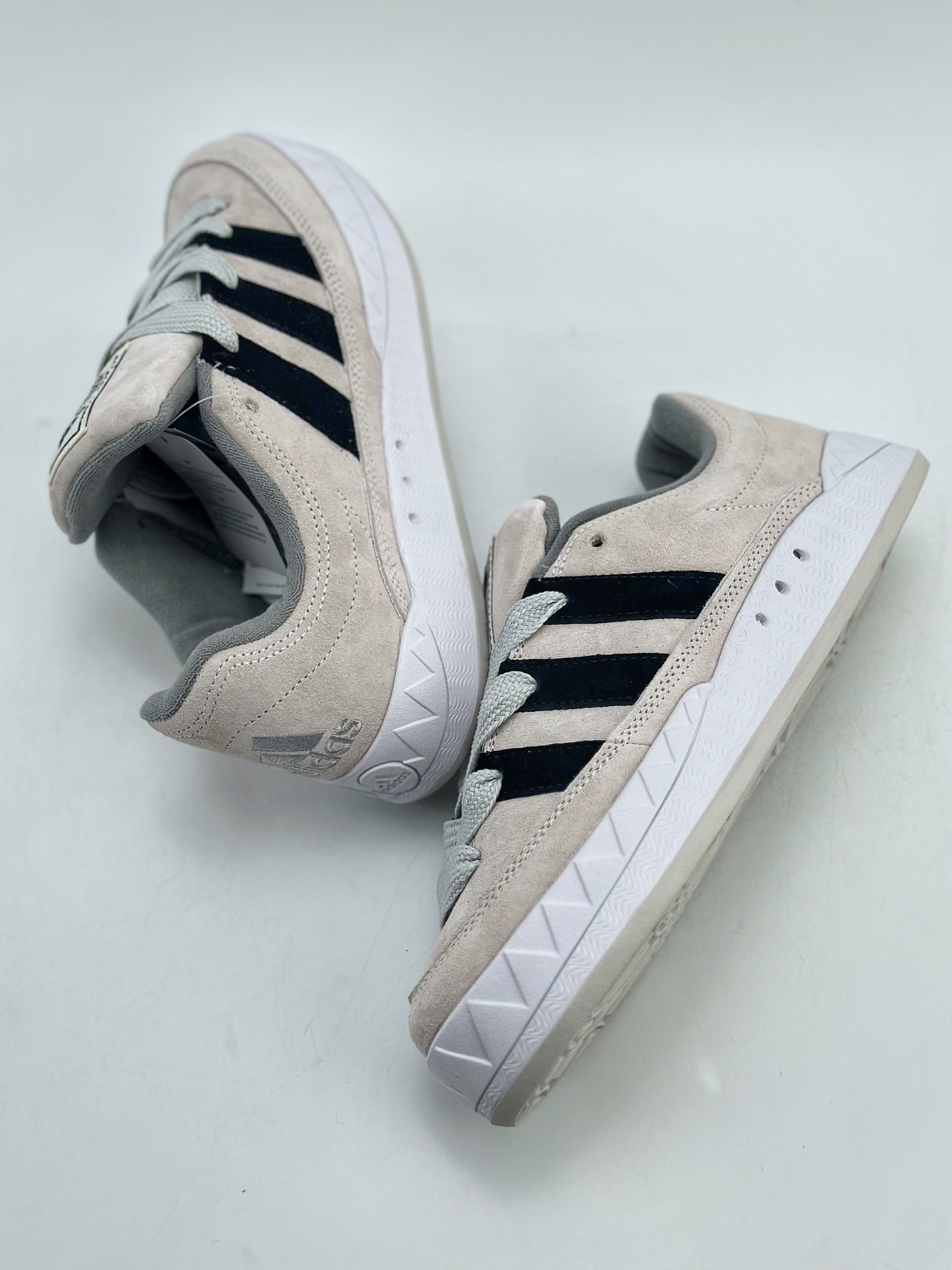 150 Adidas Originals Adimatic Yunk Low 马蒂奇系列低帮滑板鞋 ID8266