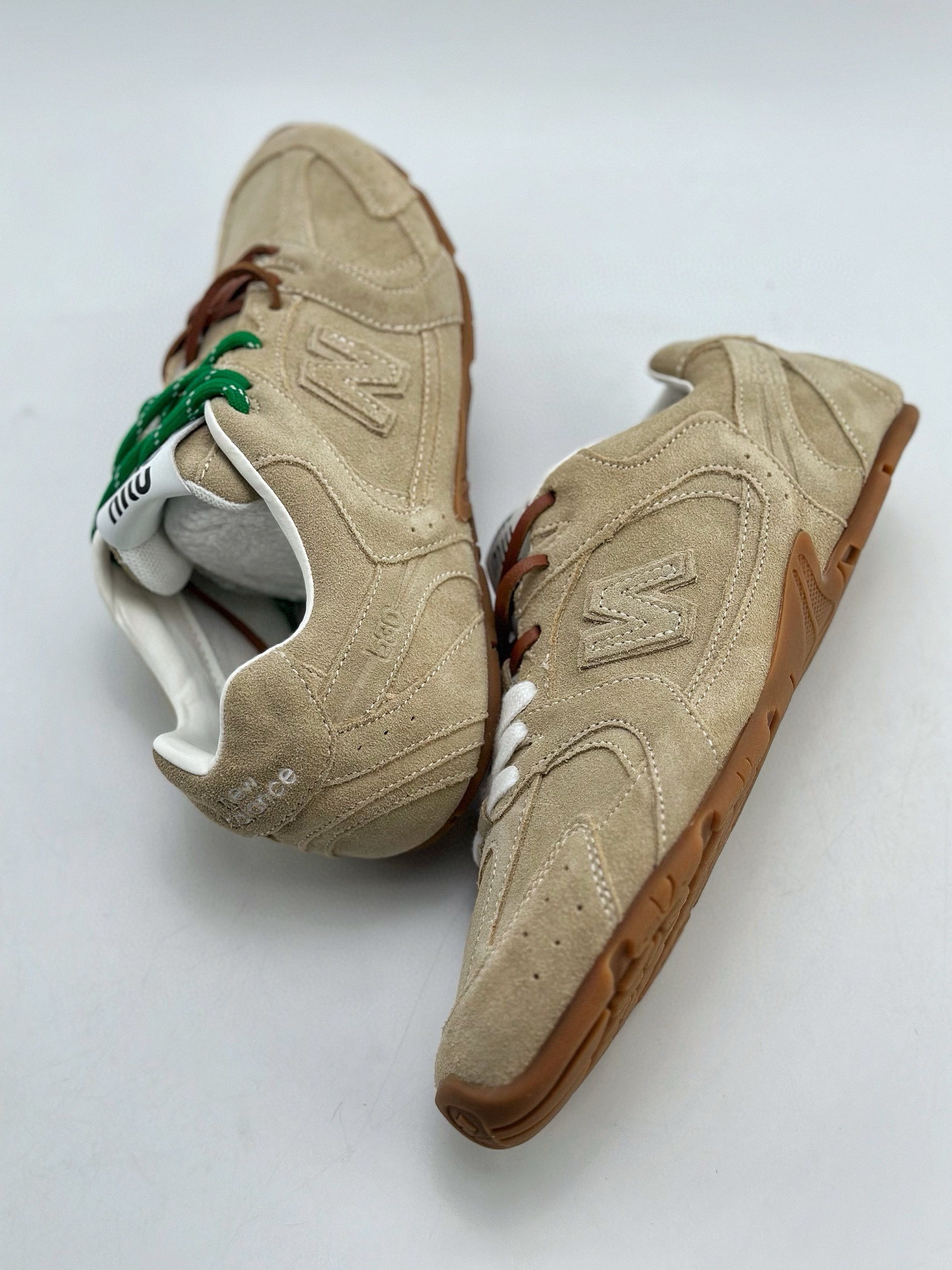 190 New Balance x Miumiu 缪缪联名 24s联名款运动鞋 5E165E Z5O F0401 5 99 F D005