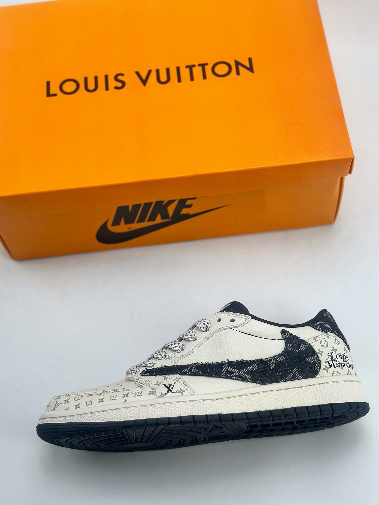 280 Travis Scott x Nike Air Jordan 1 Low x Louis Vuitton Air Jordan 1 Low 反转黑米白牛仔布倒钩 SJ2068-005