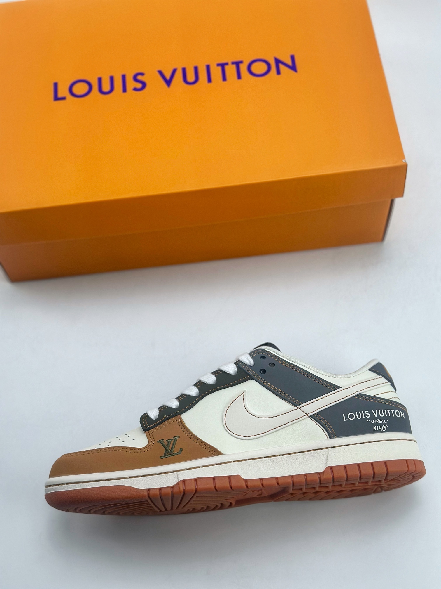 280 Nike SB Dunk Low x Louis Vuitton 白灰棕 DQ1098-356