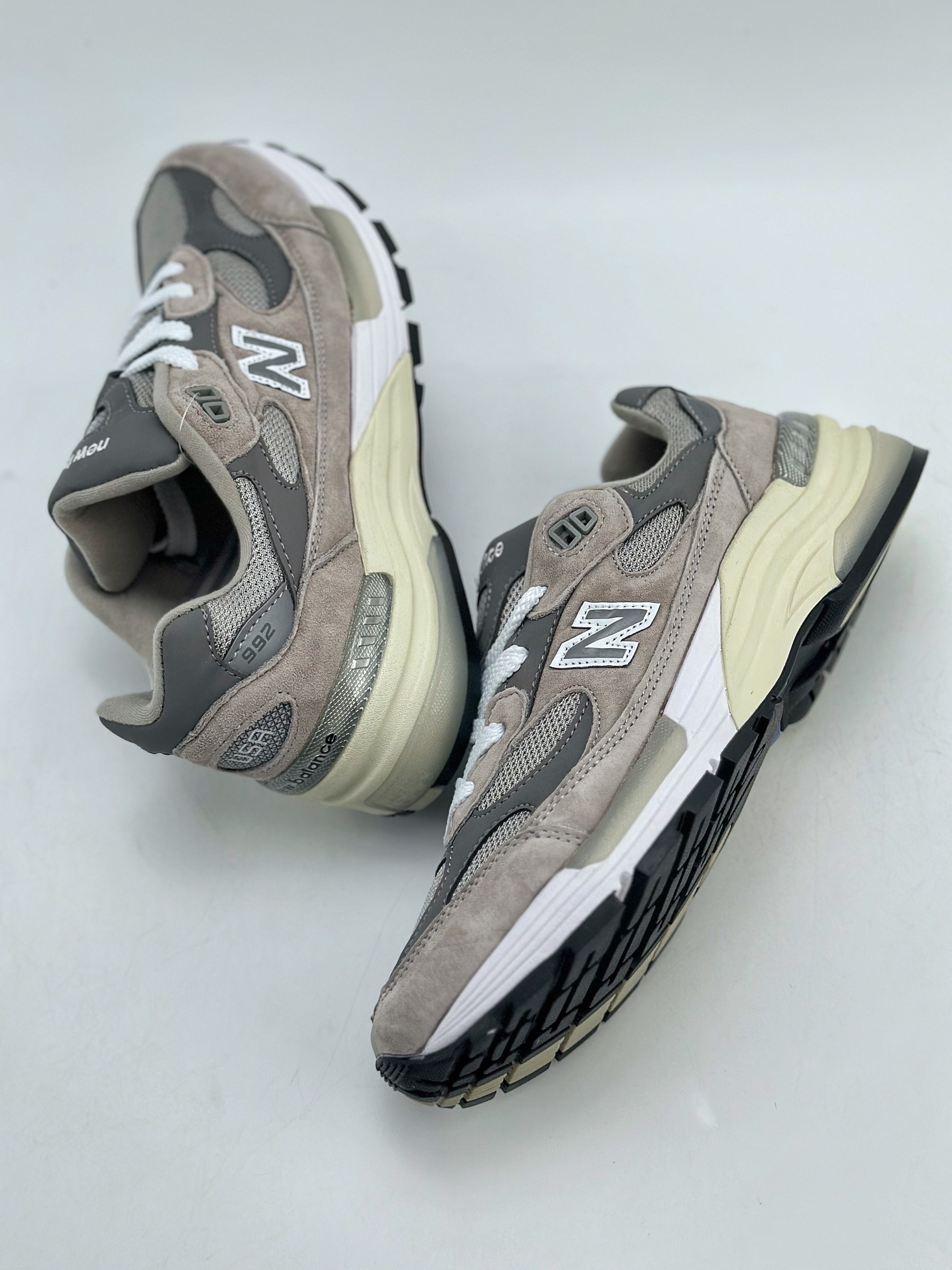 160 New Balance 992 复古风格 性价比天花板 极力推荐  M992GR