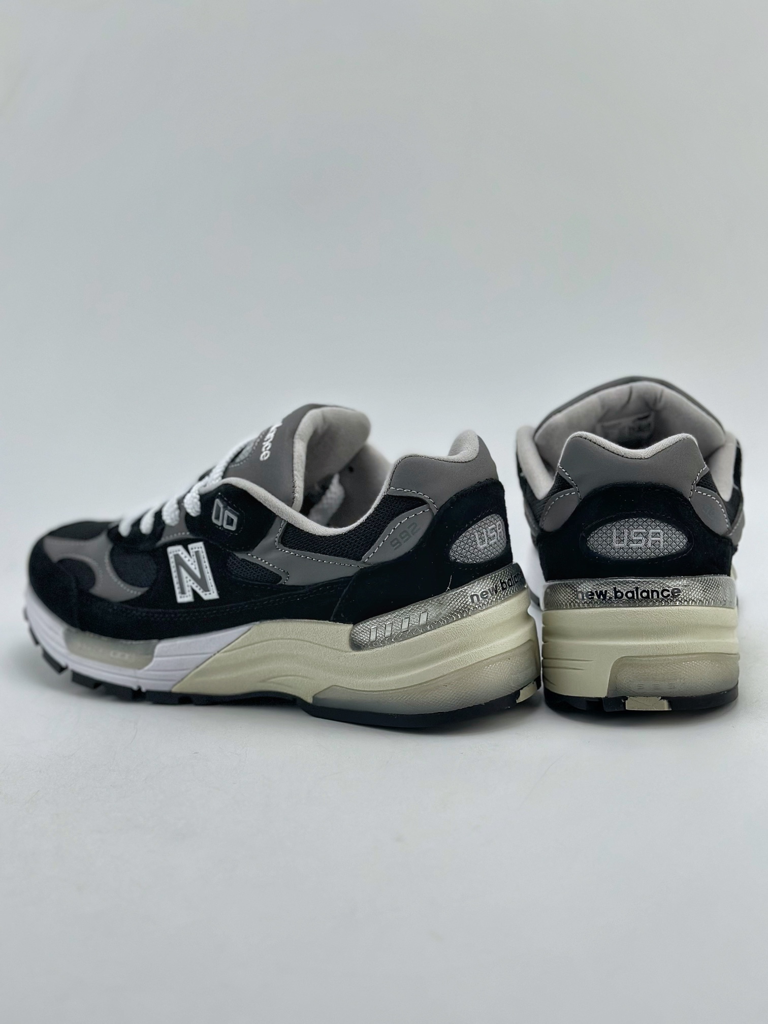 160 New Balance 992 复古风格 更让鞋子经久耐穿 M992EB