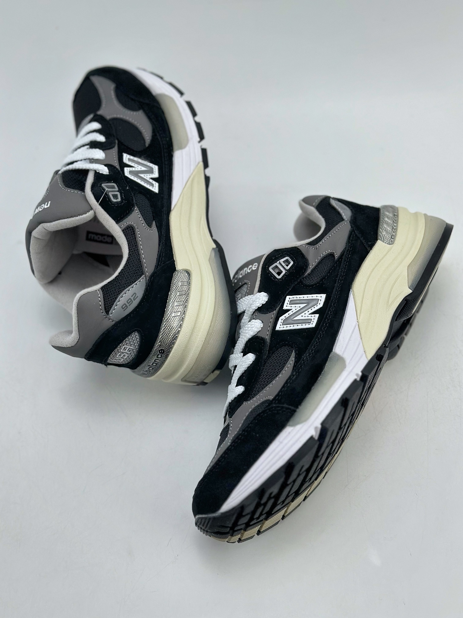 160 New Balance 992 复古风格 更让鞋子经久耐穿 M992EB