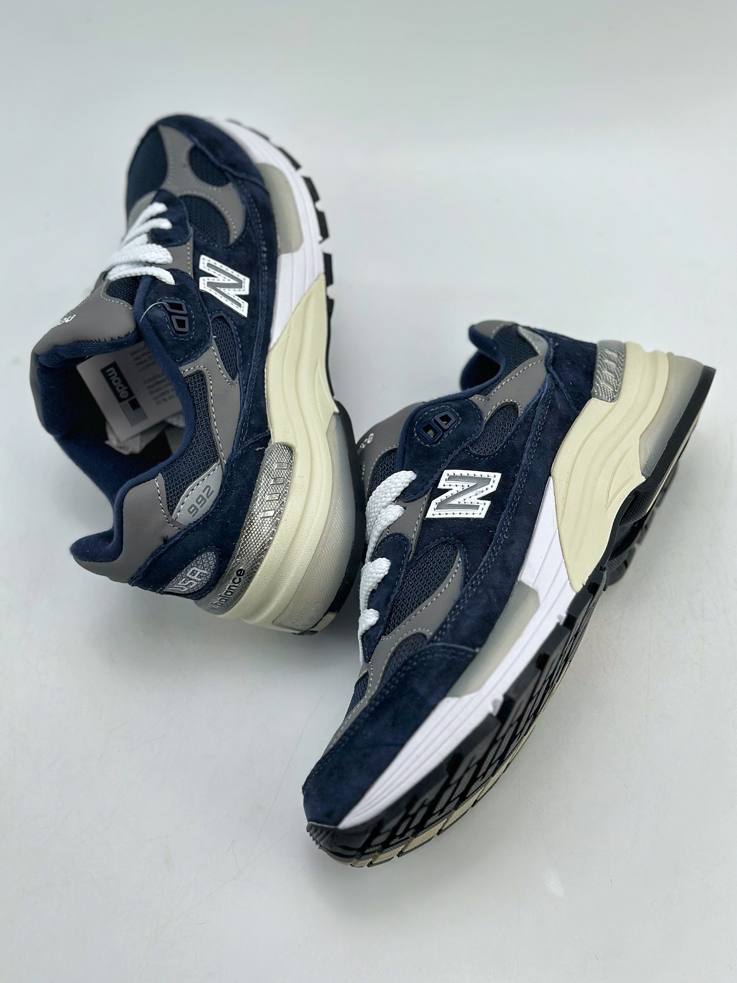 160 New Balance 992 复古风格  M992GG