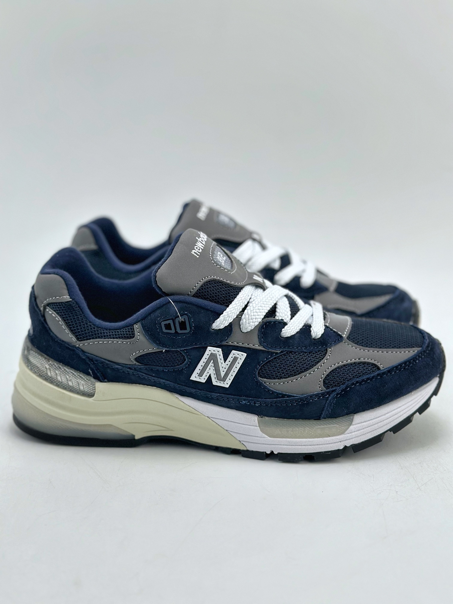 160 New Balance 992 复古风格  M992GG