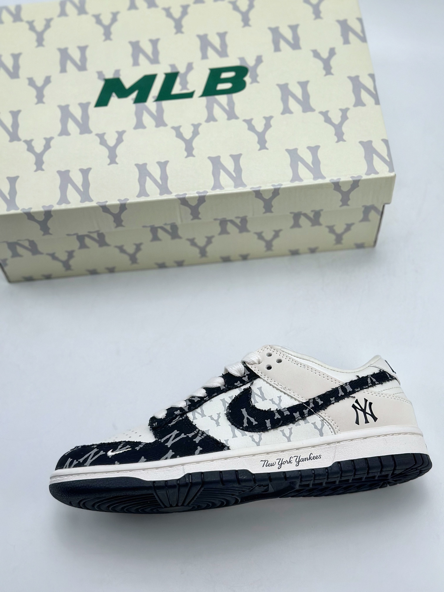 280 Nike SB Dunk Low x MLB 白黑牛仔印花 DQ1098-343