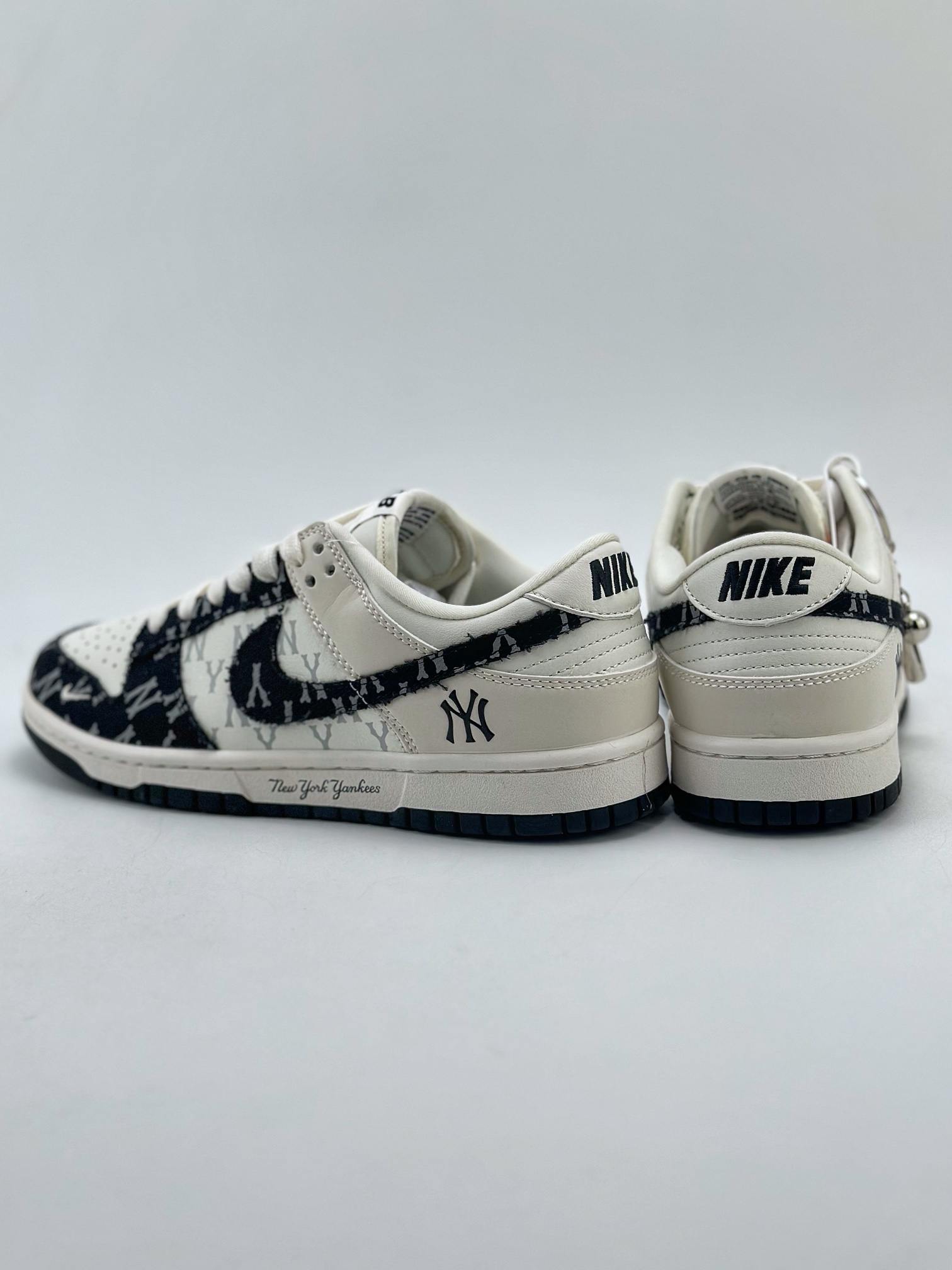 280 Nike SB Dunk Low x MLB 白黑牛仔印花 DQ1098-343