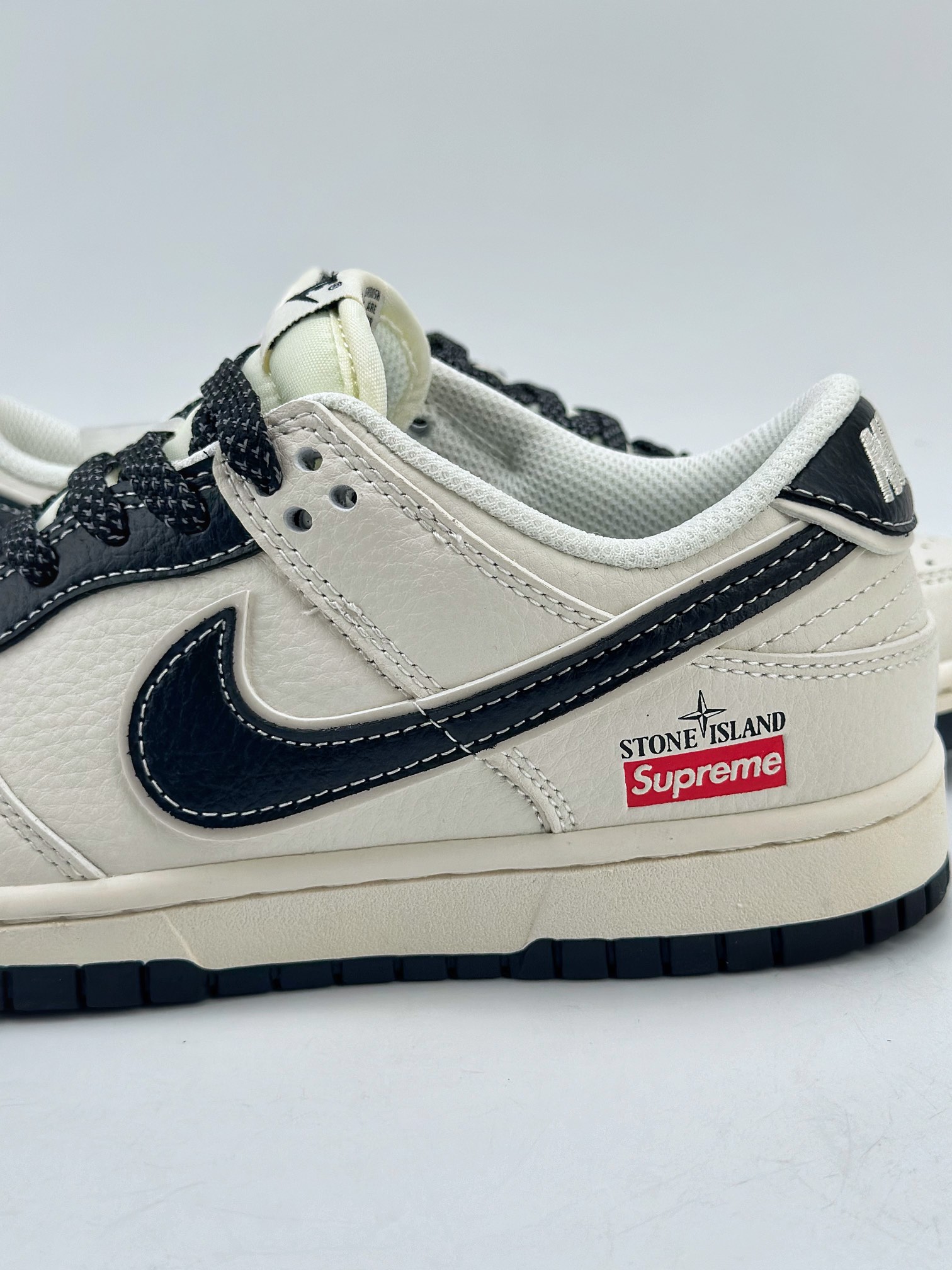 280 Nike SB Dunk Low x Supreme x Stone Island 米白黑 BB9866-003