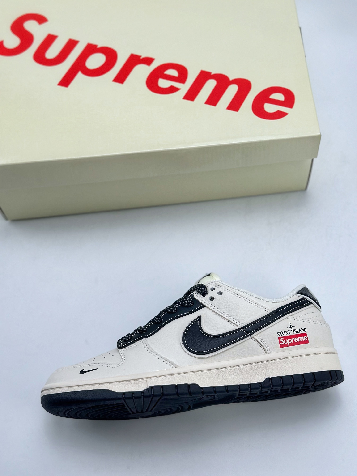 280 Nike SB Dunk Low x Supreme x Stone Island 米白黑 BB9866-003