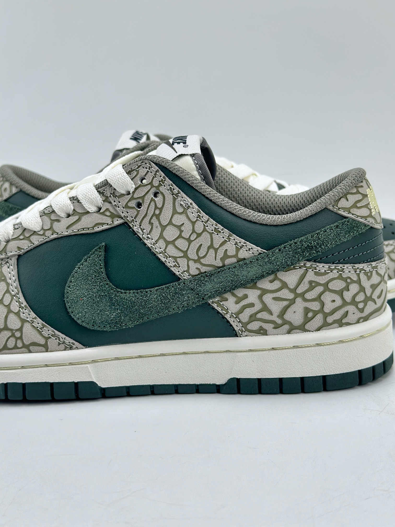 260 Nike SB Dunk Low Premium ”Urban Landscape” 2.0 绿色 HF4878-053