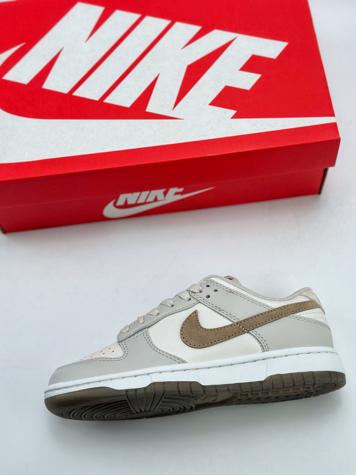 180 NIKE SB Dunk Low RETRO PREMIUM 灰棕 FJ4188-001