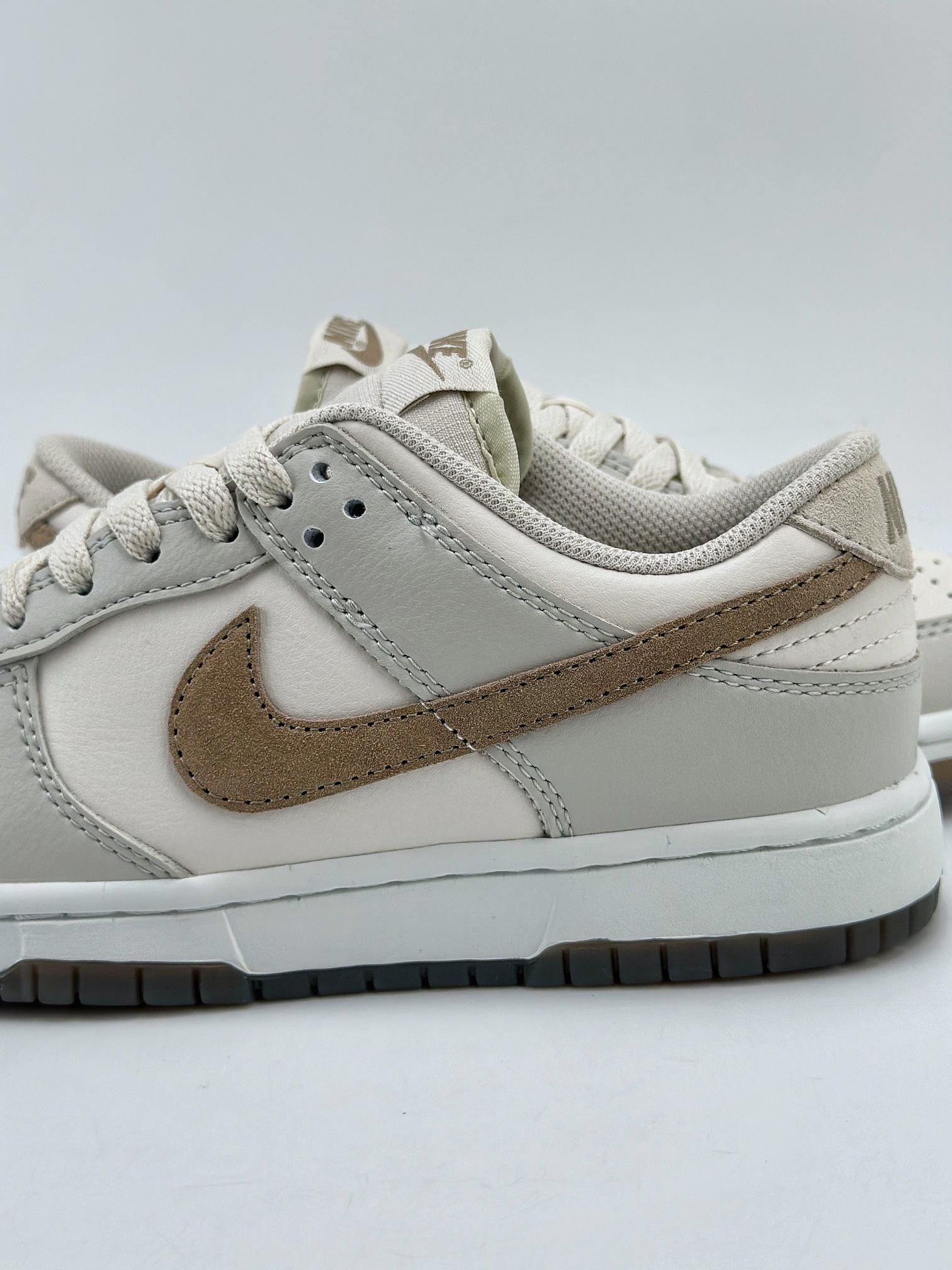 180 NIKE SB Dunk Low RETRO PREMIUM 灰棕 FJ4188-001