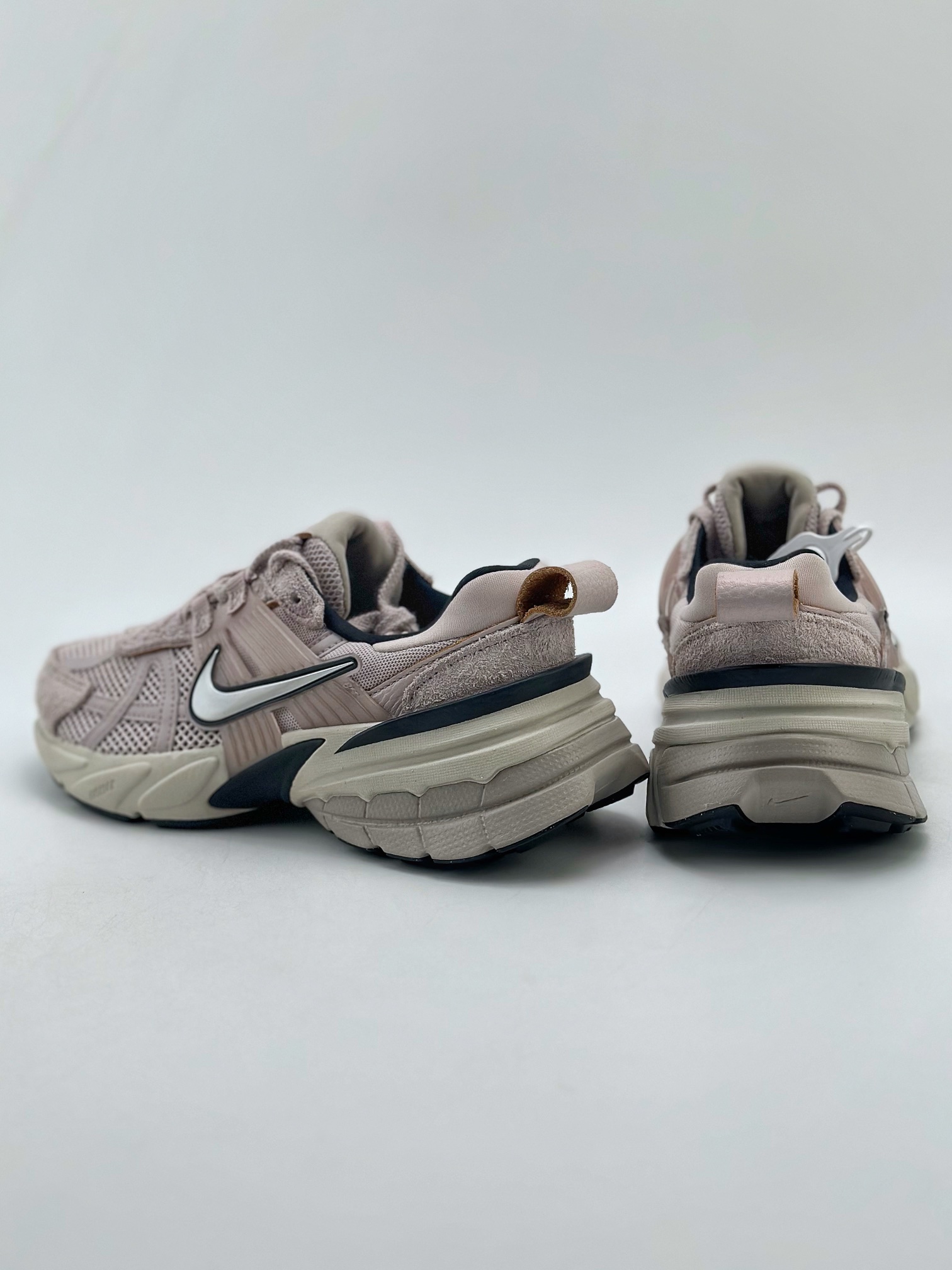 200 NIKE V2K Runtekk 藕粉 减震防滑复古低帮跑步鞋  FN6703-001