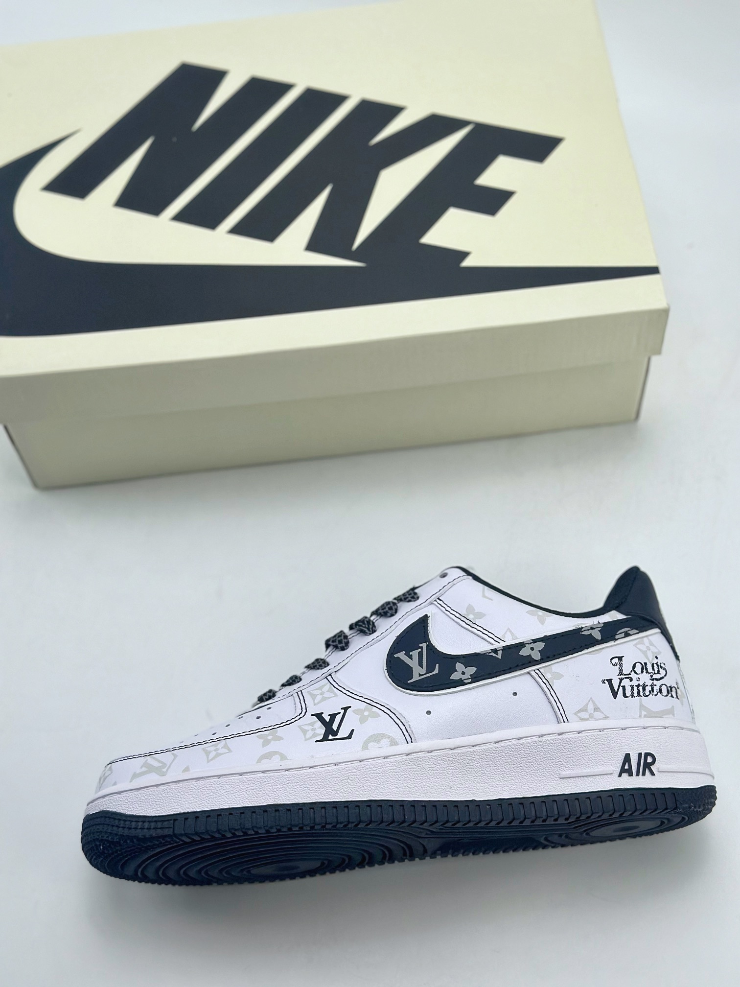 200 Nike Air Force 1 Low 07 x Louis Vuitton 白黑印花 BS8805-602