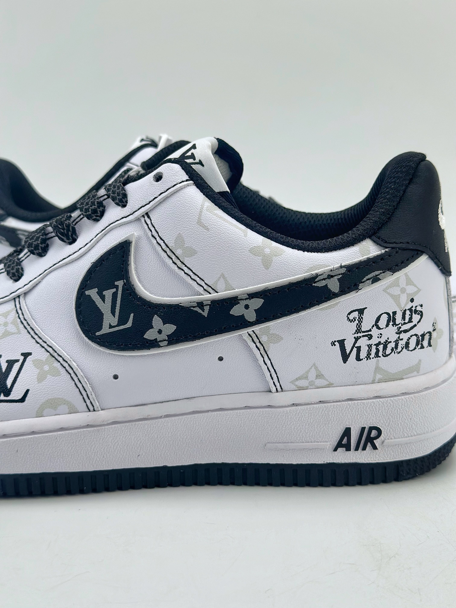 200 Nike Air Force 1 Low 07 x Louis Vuitton 白黑印花 BS8805-602