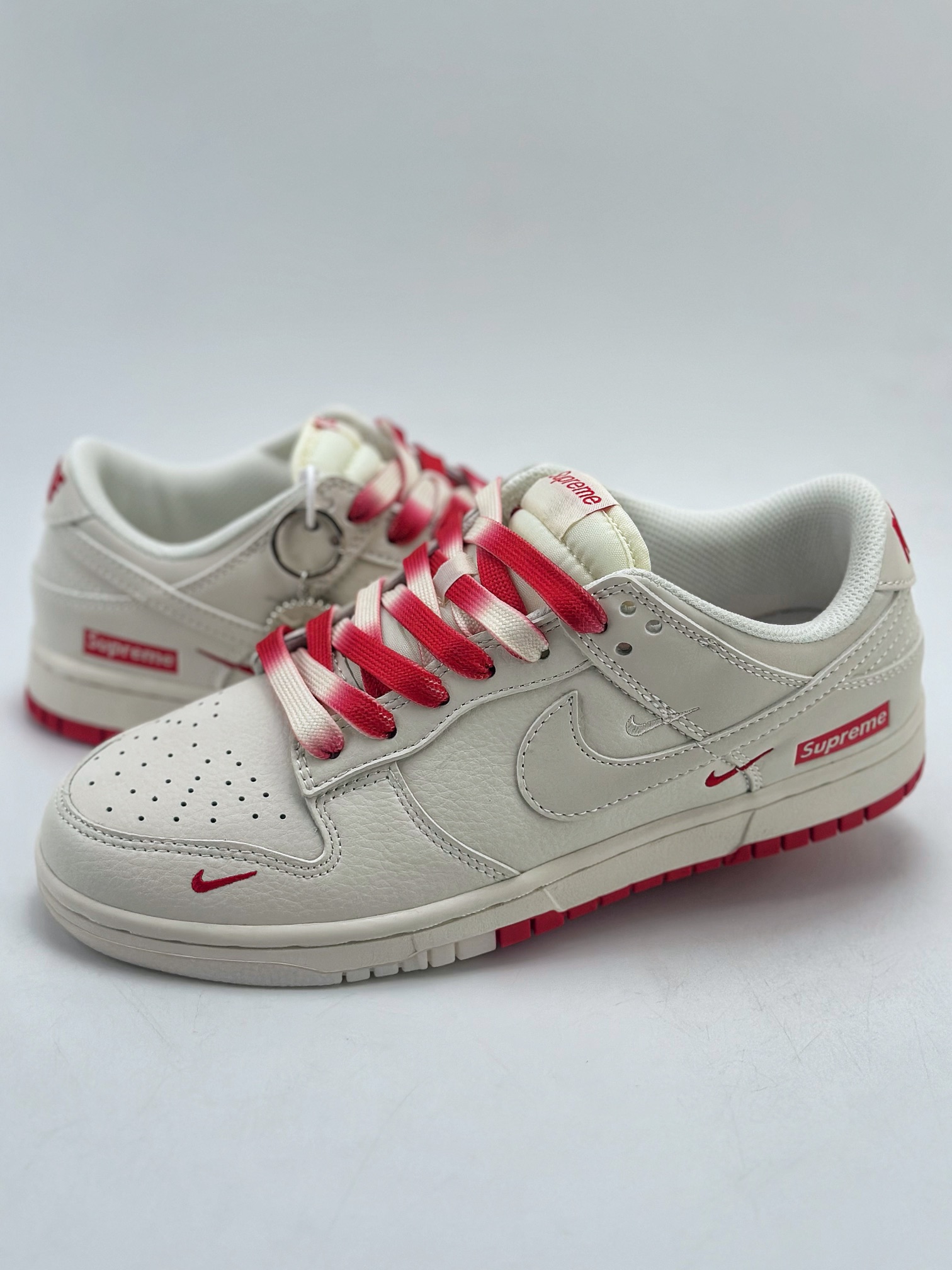 280 Nike SB Dunk Low x Supreme 白红三钩 BB8675-107