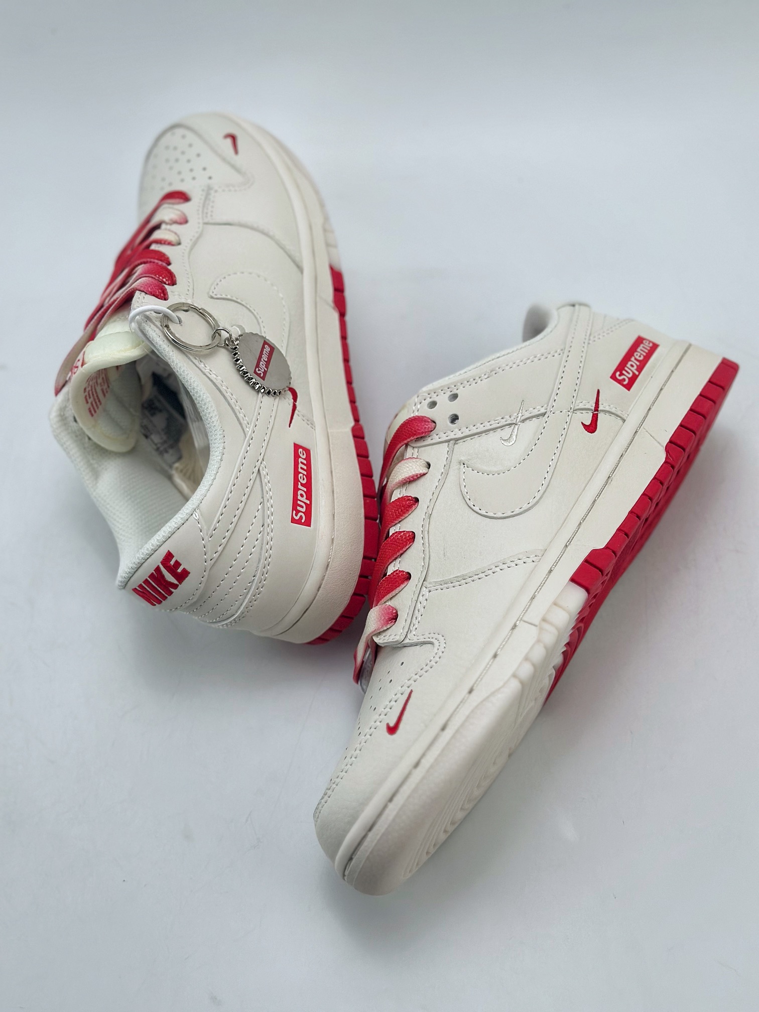 280 Nike SB Dunk Low x Supreme 白红三钩 BB8675-107