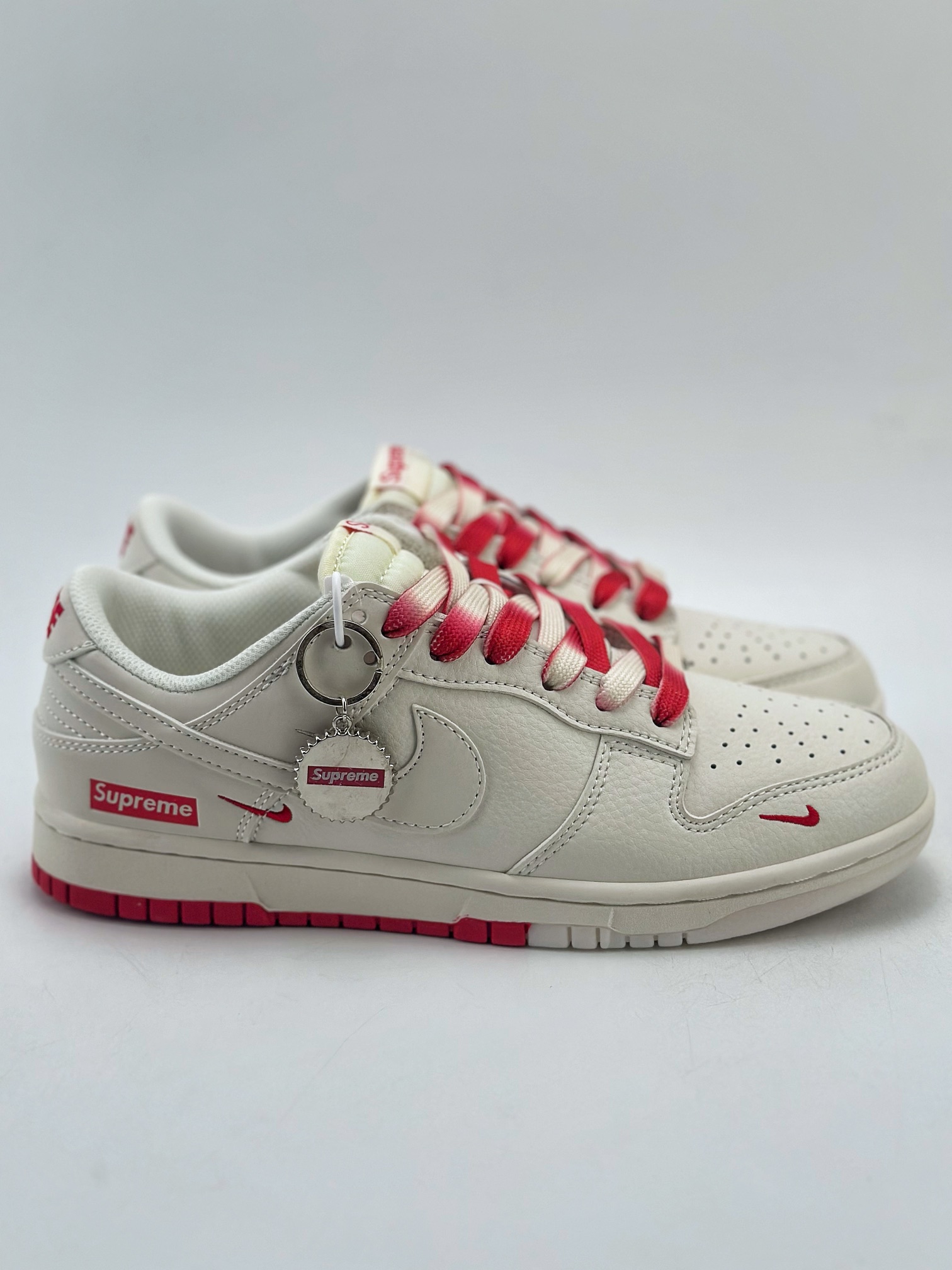 280 Nike SB Dunk Low x Supreme 白红三钩 BB8675-107