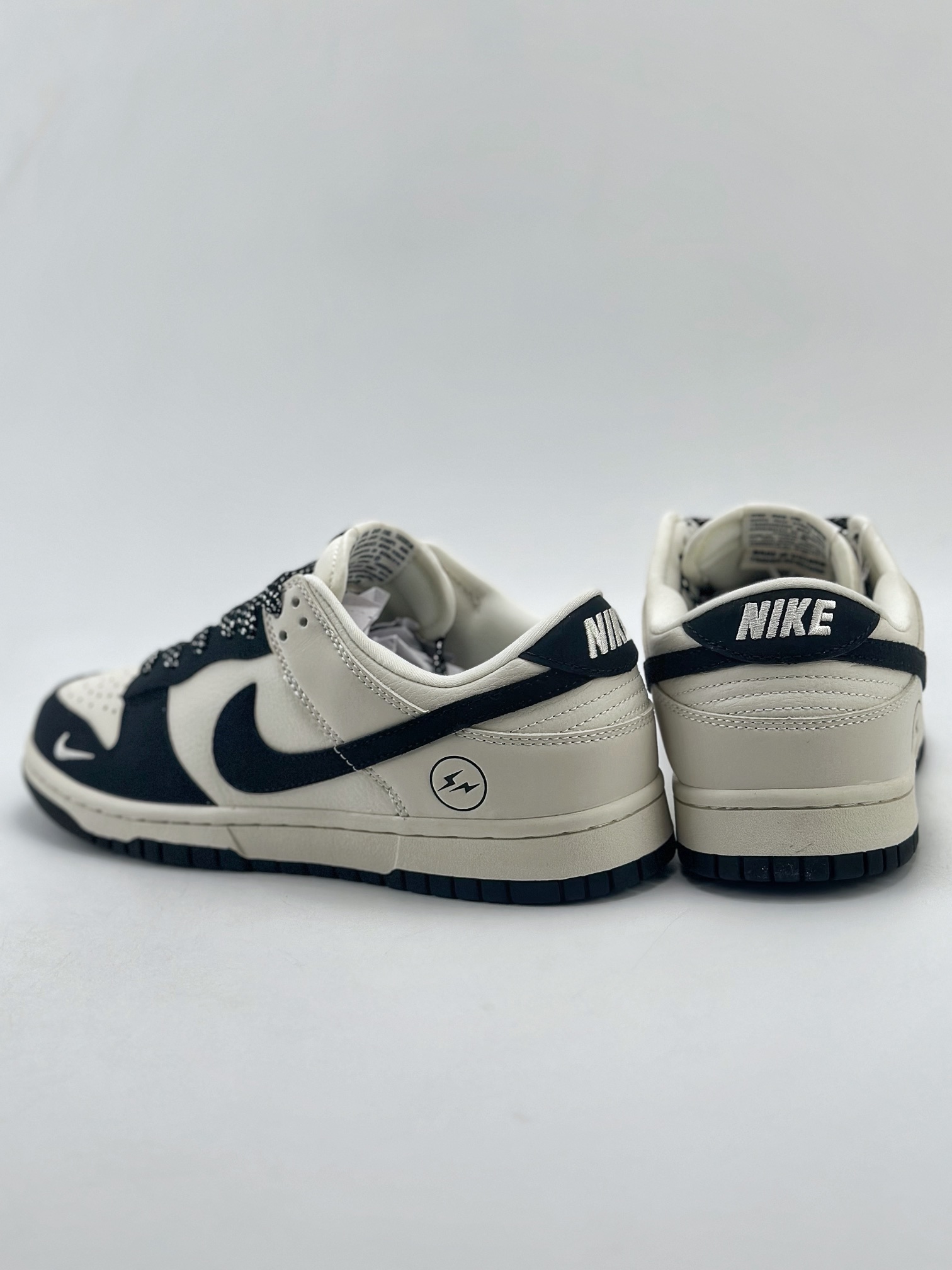 Nike SB Dunk Low x Fragment Design 闪电白黑 XD1688-028