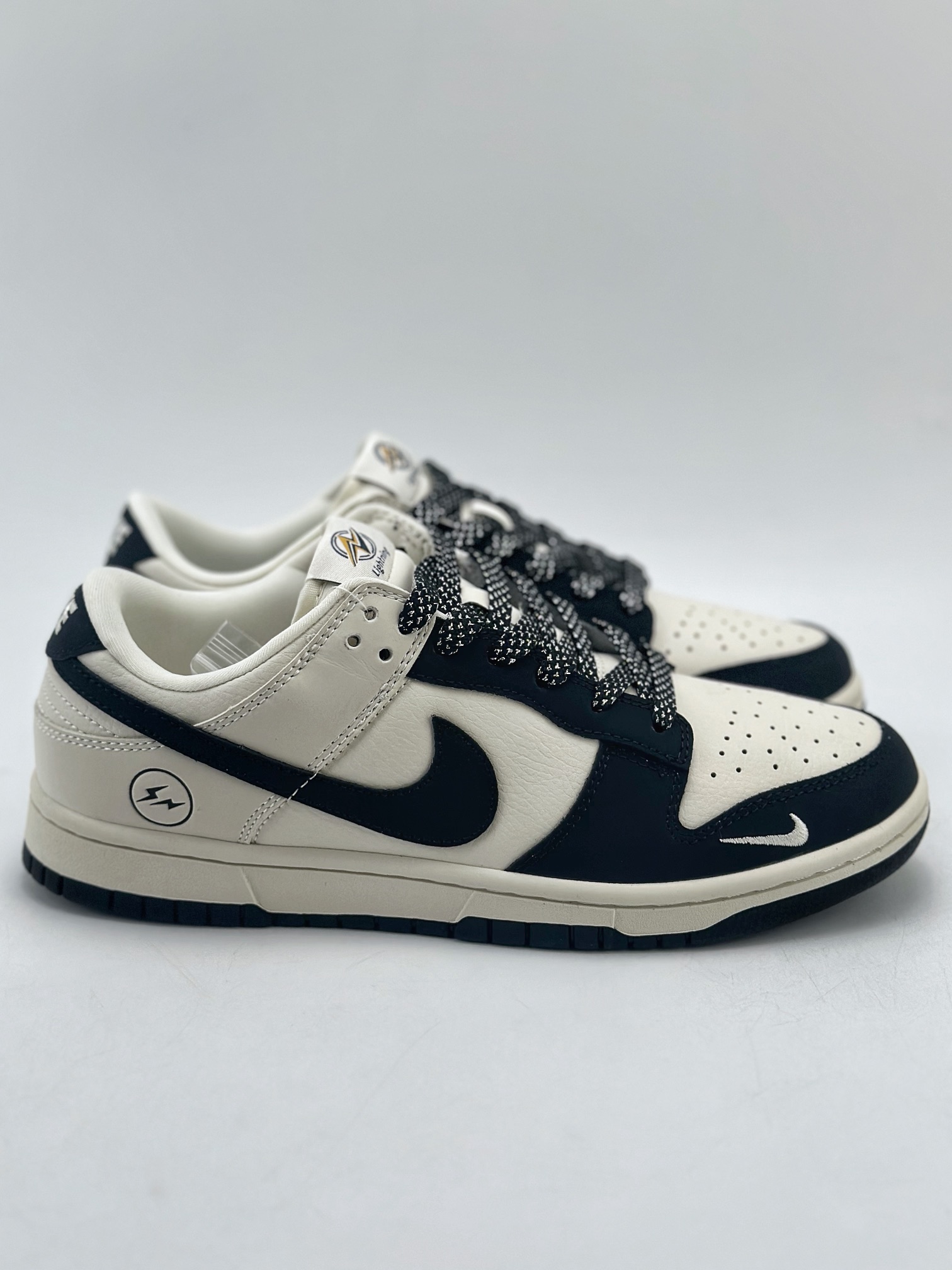 Nike SB Dunk Low x Fragment Design 闪电白黑 XD1688-028