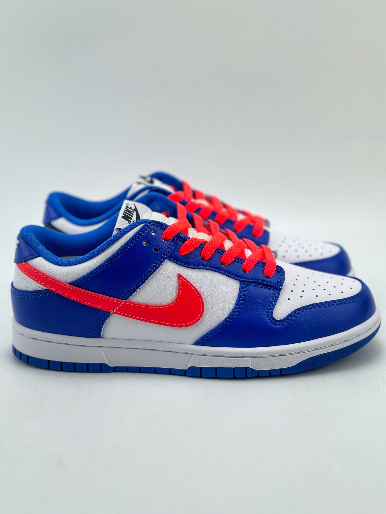 190 NIKE SB Dunk Low Royal Red 哆啦A梦机器猫 白蓝红 CW1590-104