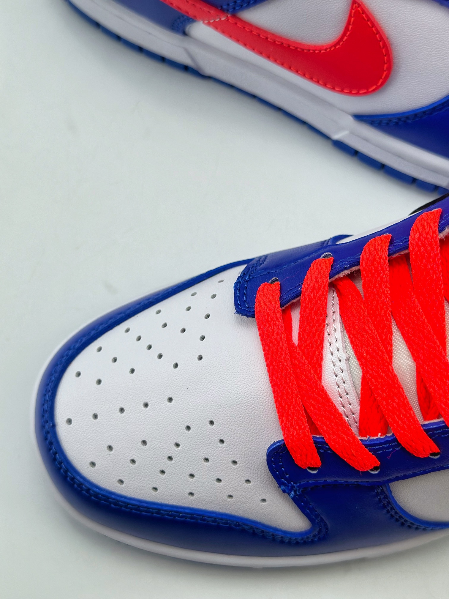 190 NIKE SB Dunk Low Royal Red 哆啦A梦机器猫 白蓝红 CW1590-104