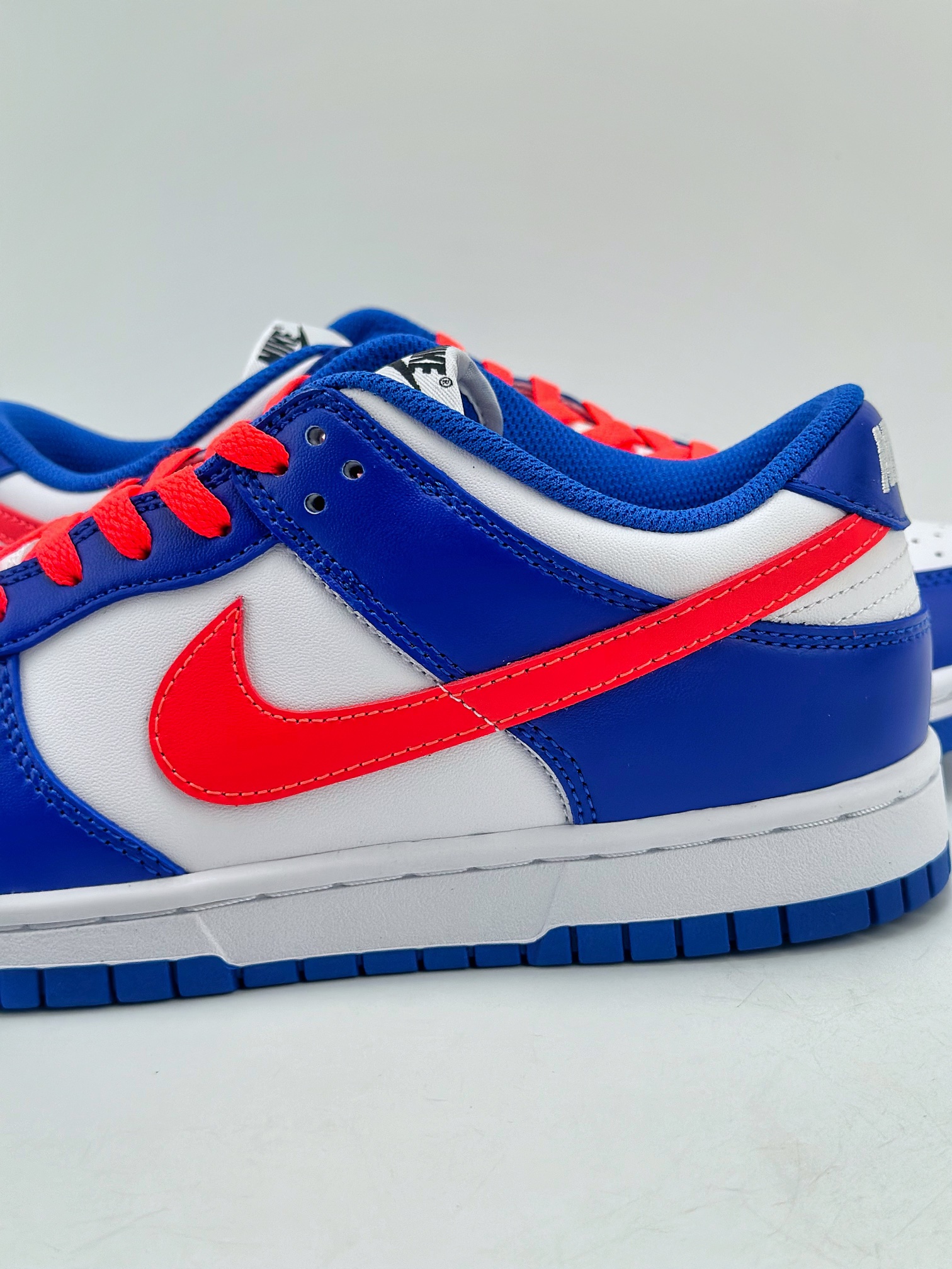 190 NIKE SB Dunk Low Royal Red 哆啦A梦机器猫 白蓝红 CW1590-104