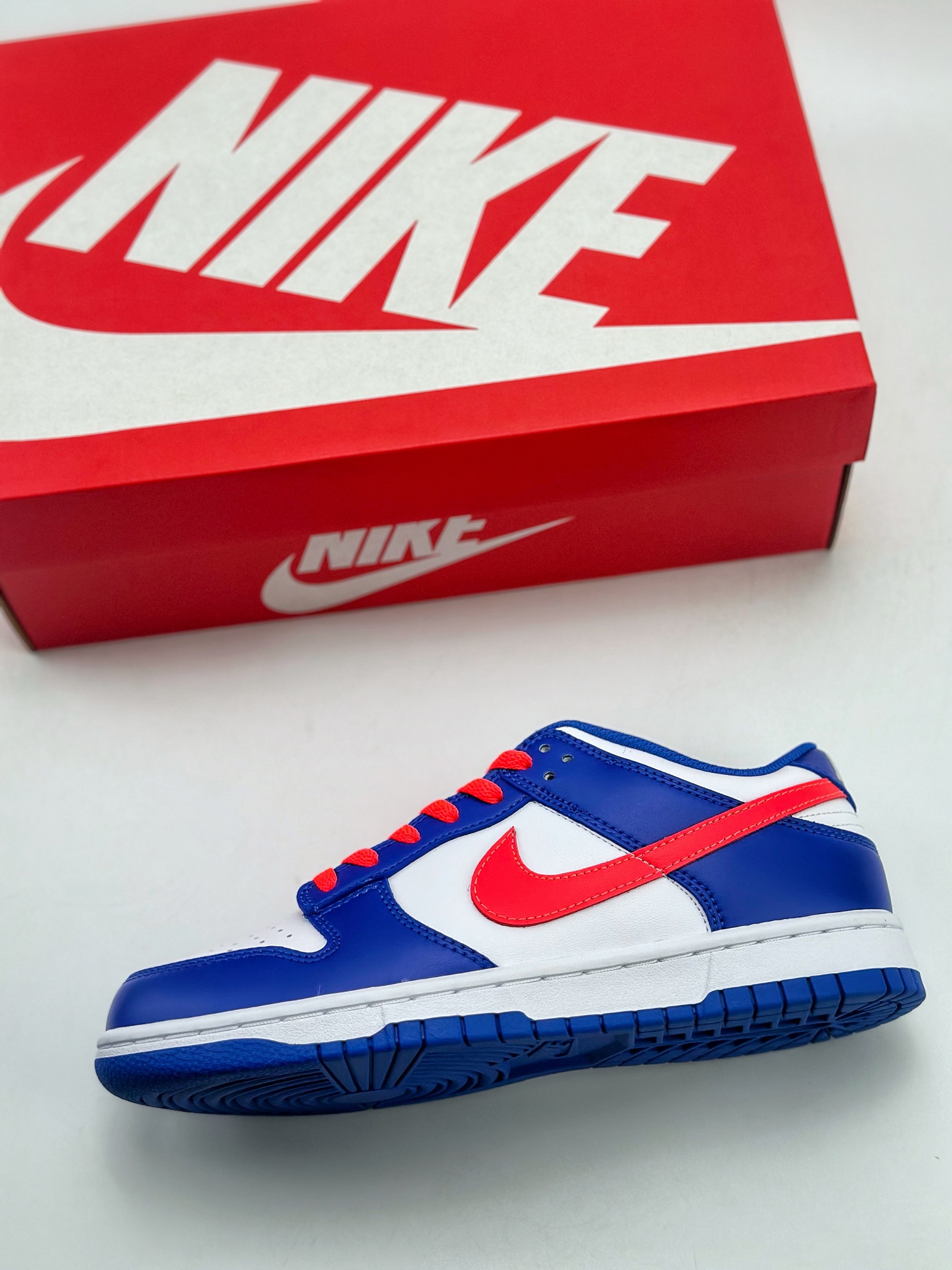 190 NIKE SB Dunk Low Royal Red 哆啦A梦机器猫 白蓝红 CW1590-104