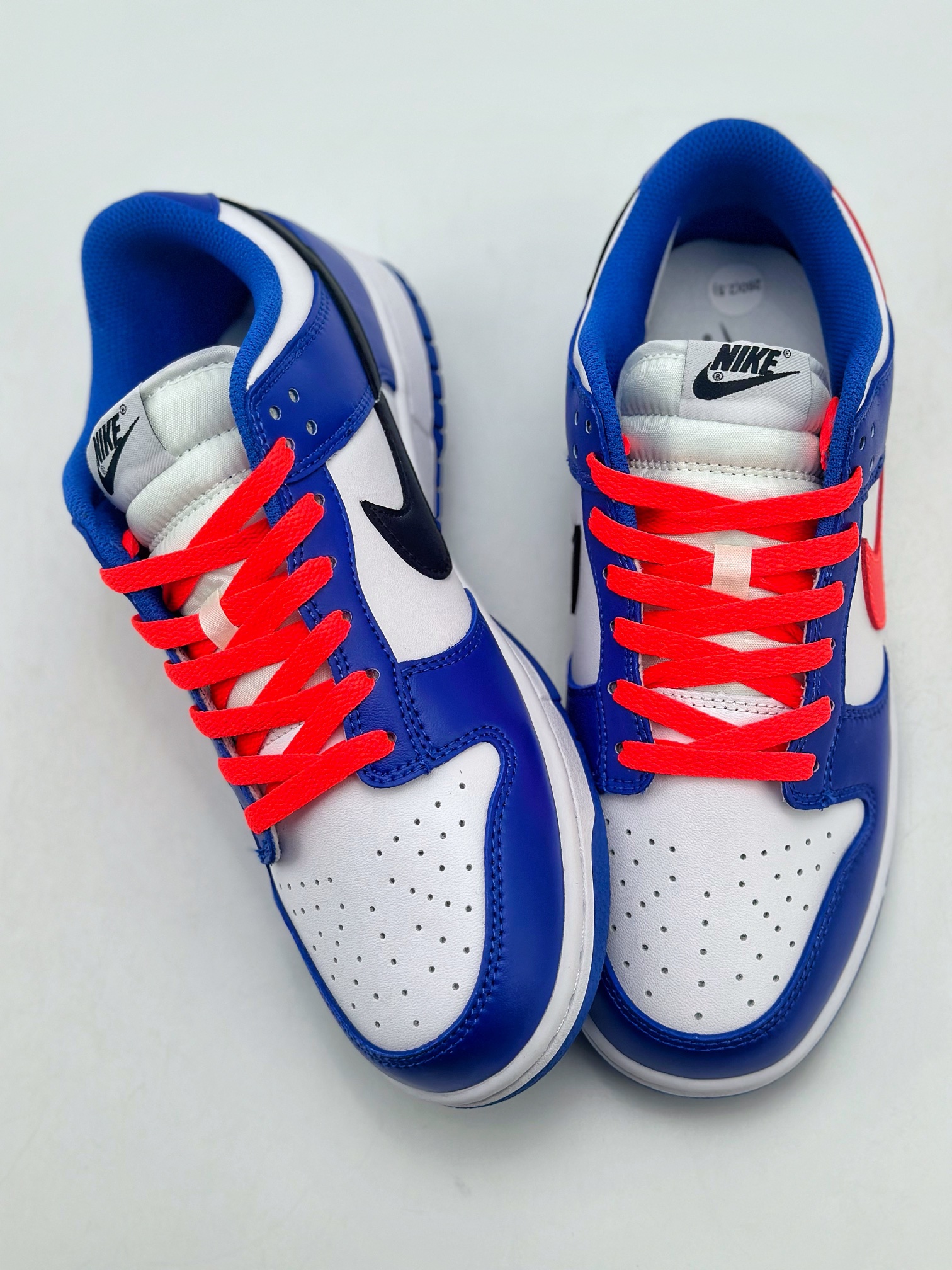 190 NIKE SB Dunk Low Royal Red 哆啦A梦机器猫 白蓝红 CW1590-104