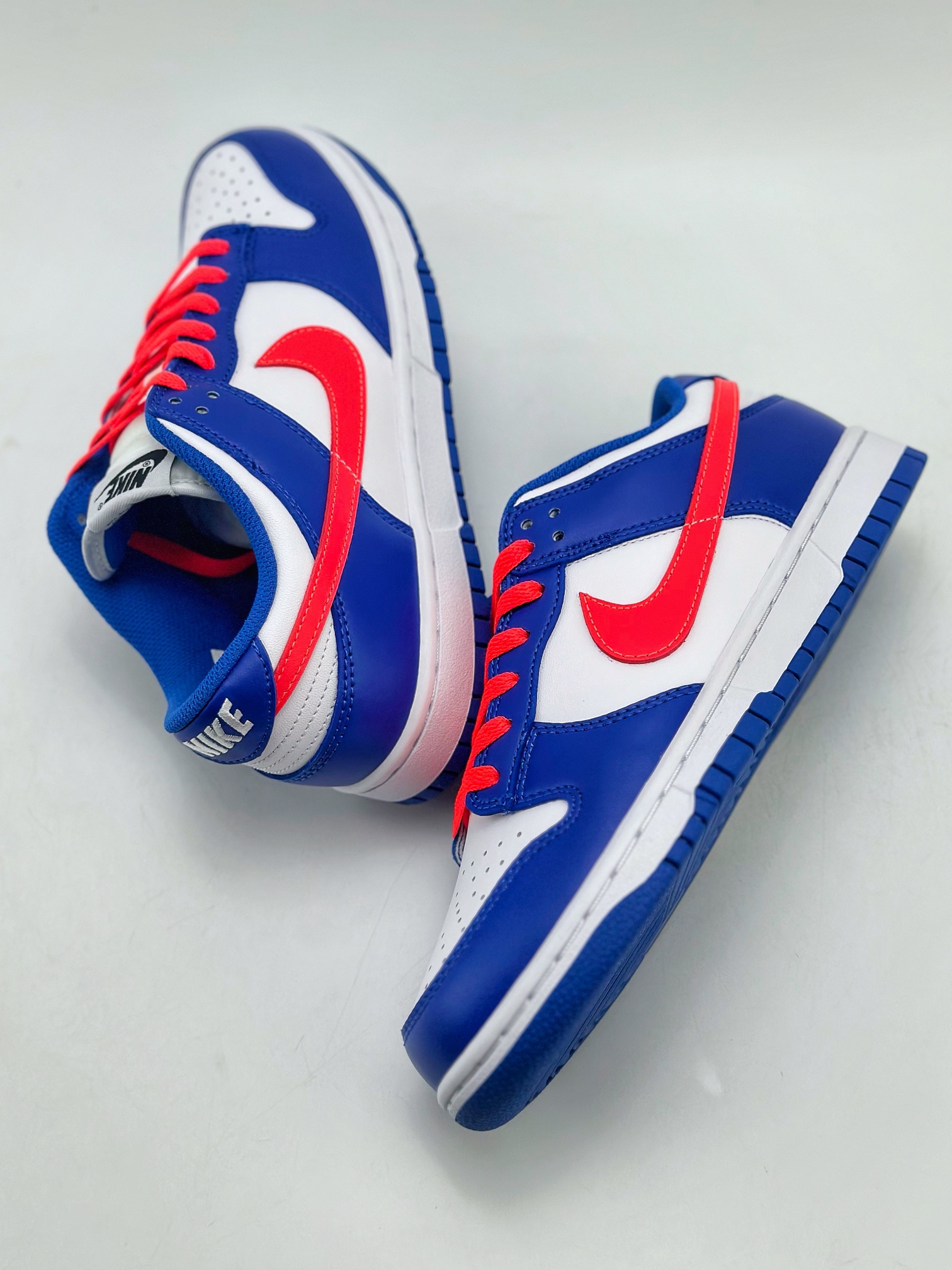 190 NIKE SB Dunk Low Royal Red 哆啦A梦机器猫 白蓝红 CW1590-104