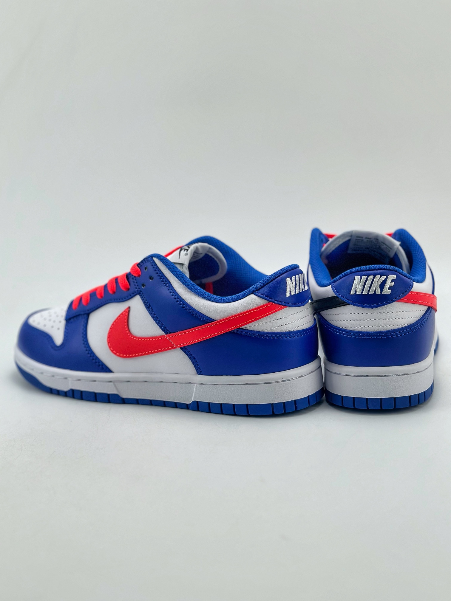 190 NIKE SB Dunk Low Royal Red 哆啦A梦机器猫 白蓝红 CW1590-104