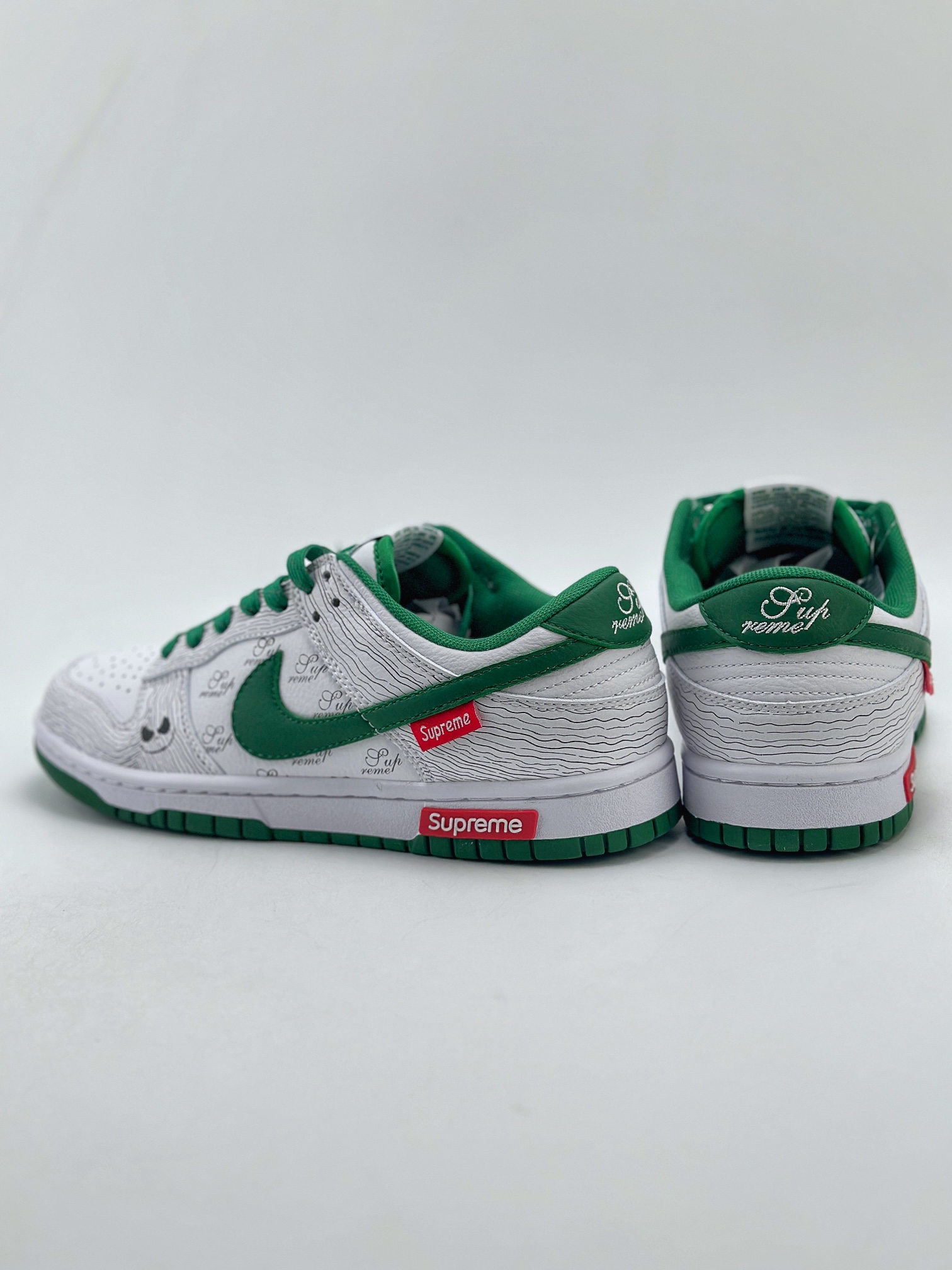 280 Nike SB Dunk Low x Supreme 白绿黑鬼脸 XD6188-033