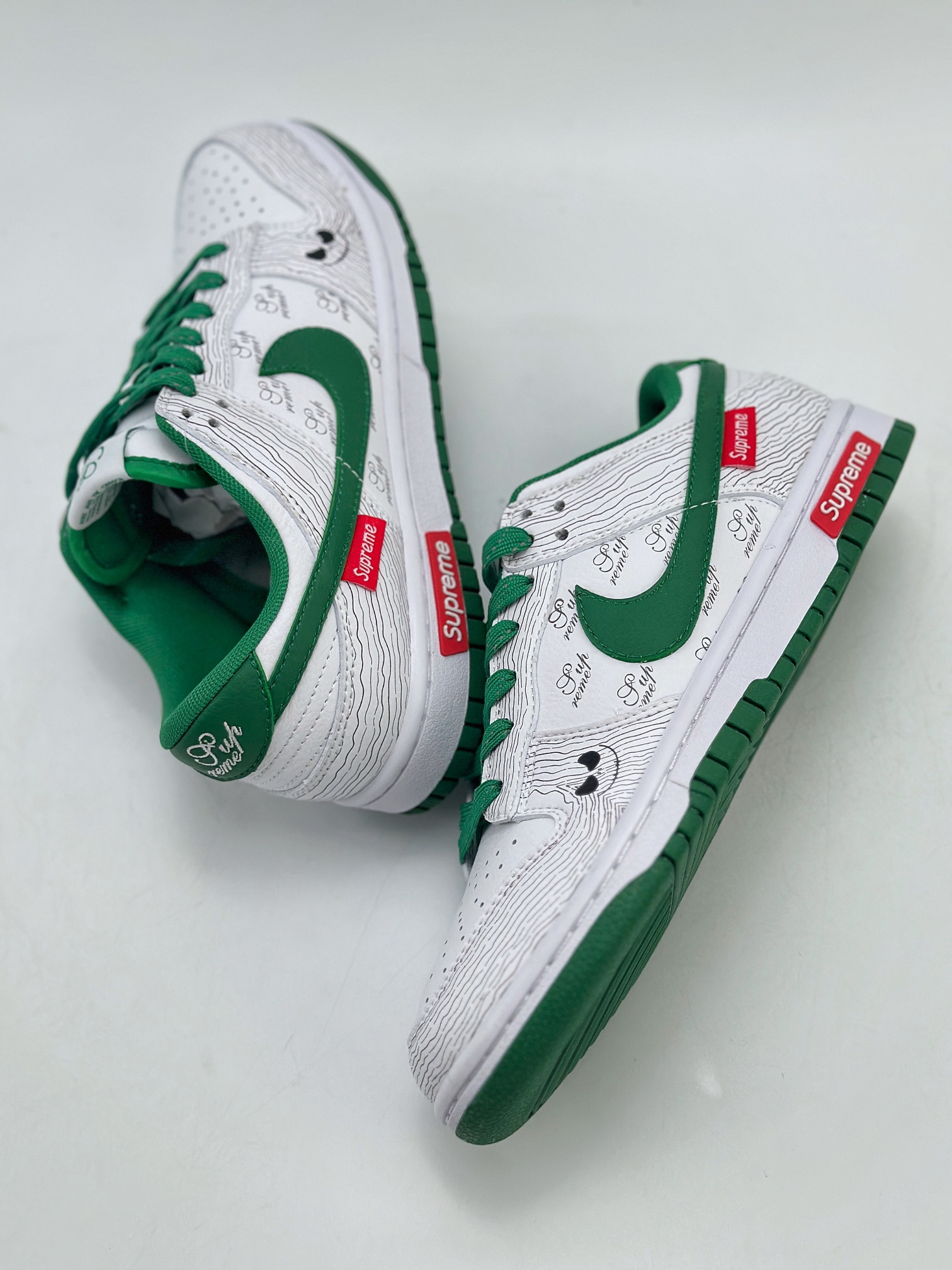 280 Nike SB Dunk Low x Supreme 白绿黑鬼脸 XD6188-033