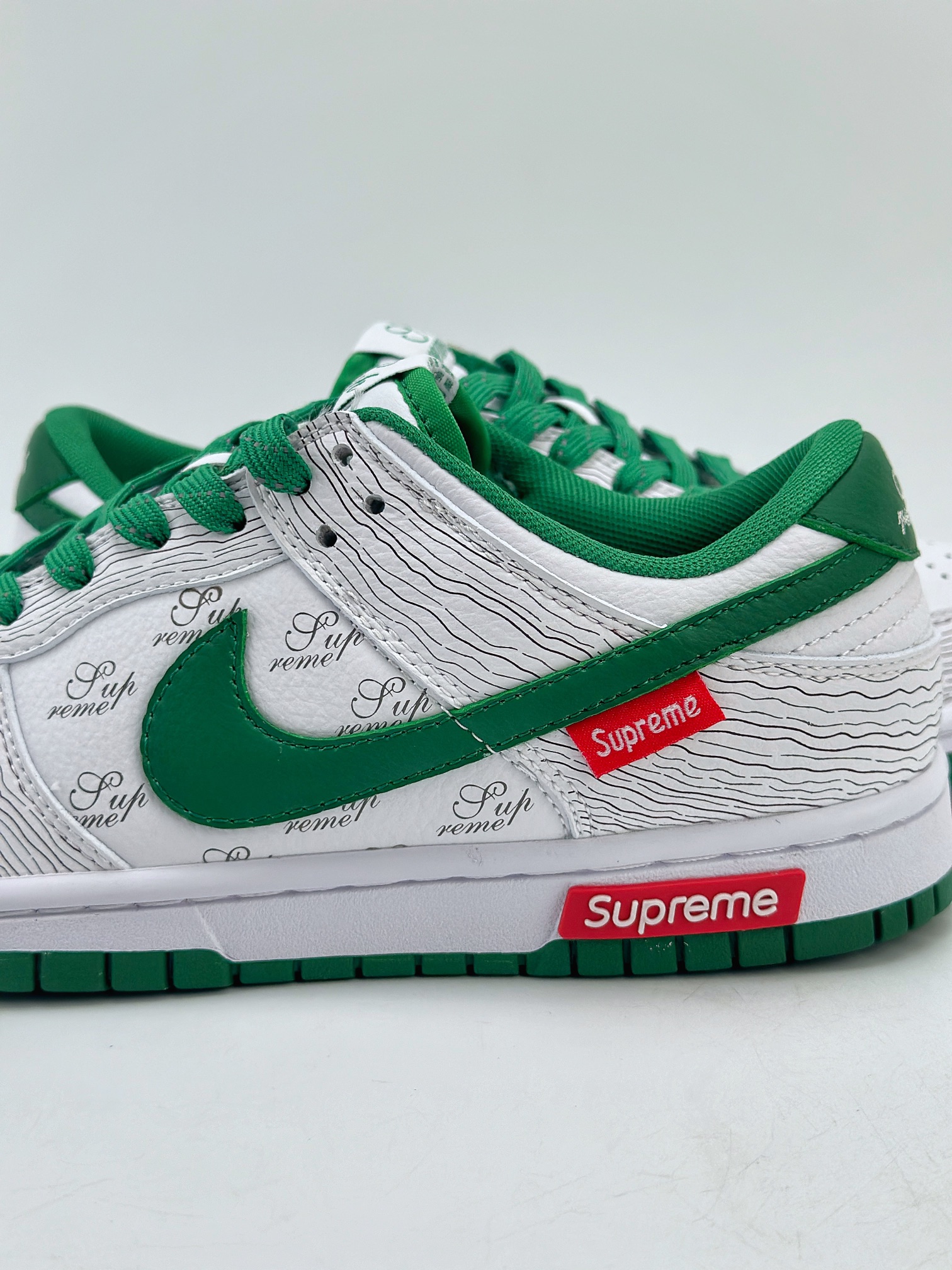 280 Nike SB Dunk Low x Supreme 白绿黑鬼脸 XD6188-033