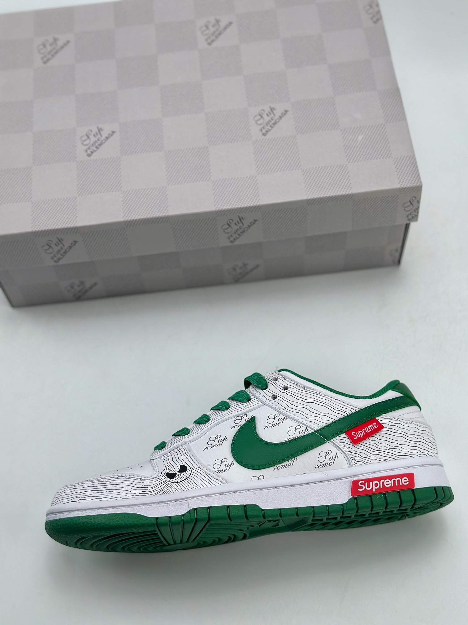 280 Nike SB Dunk Low x Supreme 白绿黑鬼脸 XD6188-033