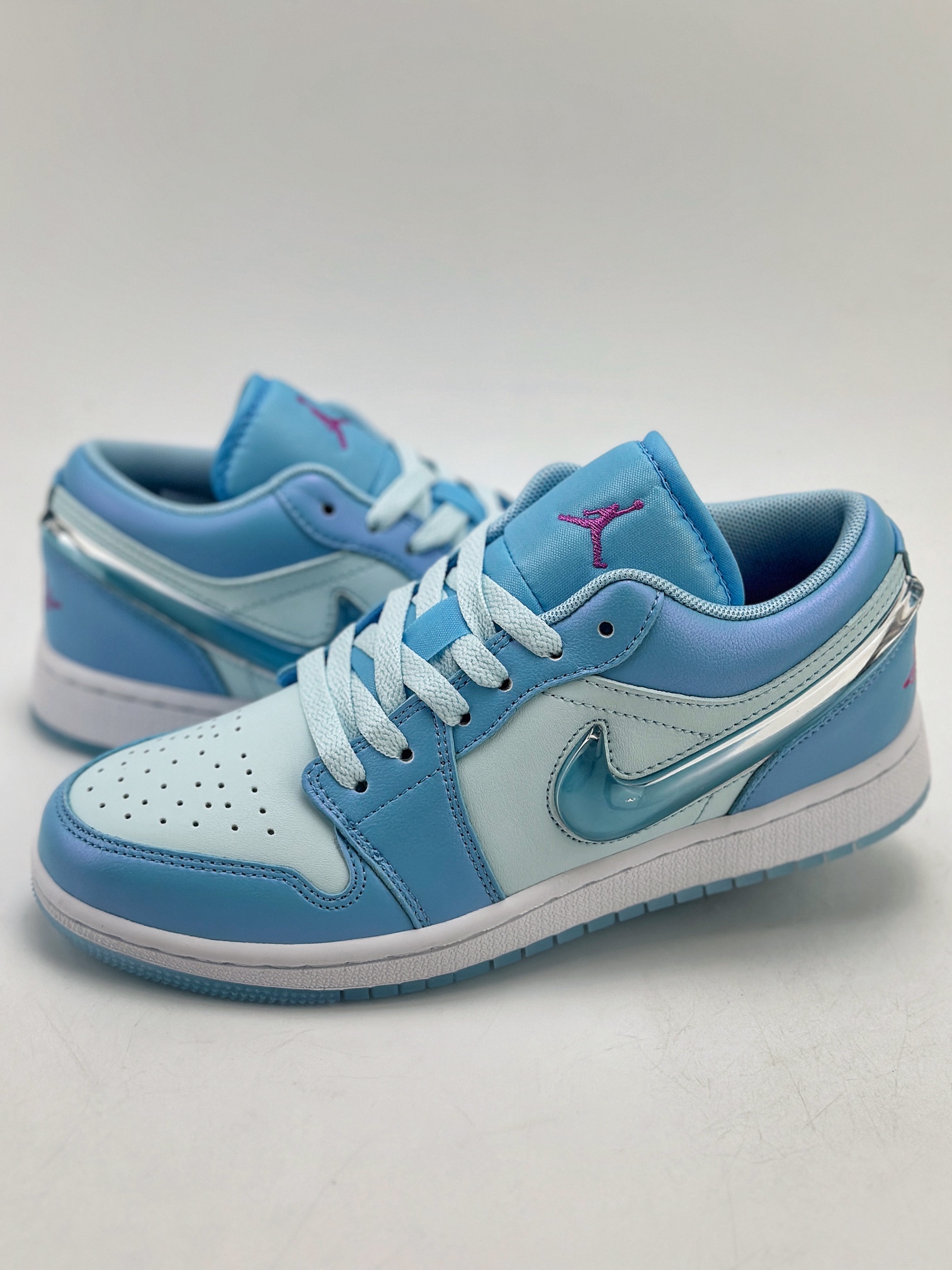 200 Air Jordan 1 Low SE 蓝色水晶钩 FN7366-400