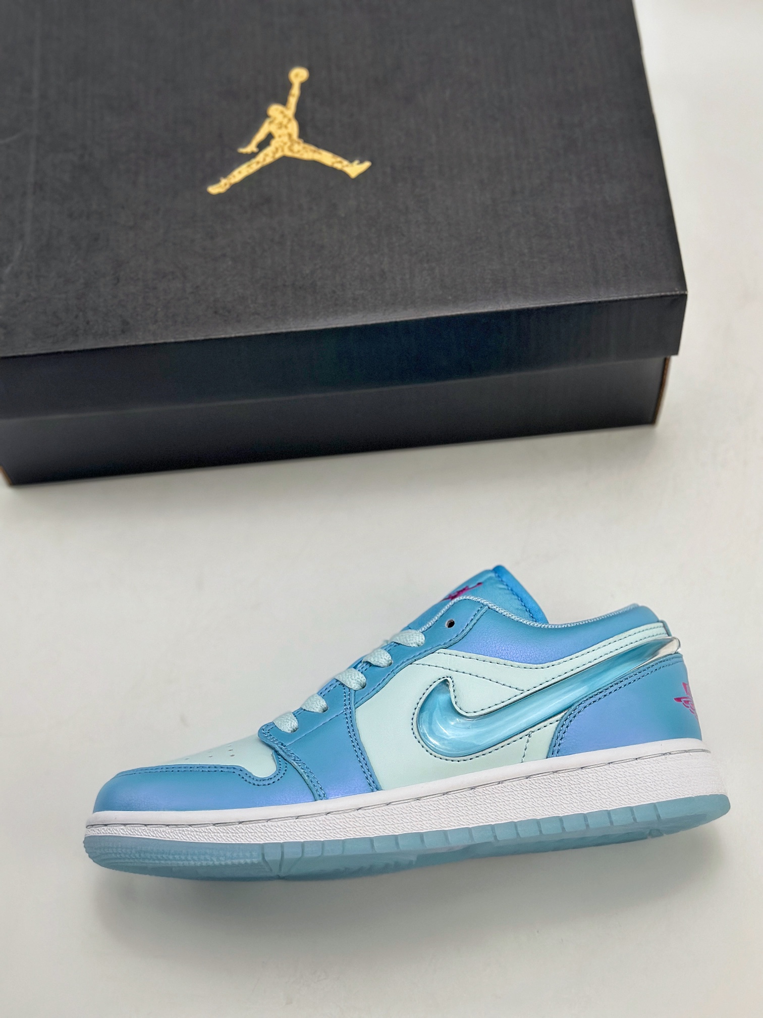 200 Air Jordan 1 Low SE 蓝色水晶钩 FN7366-400