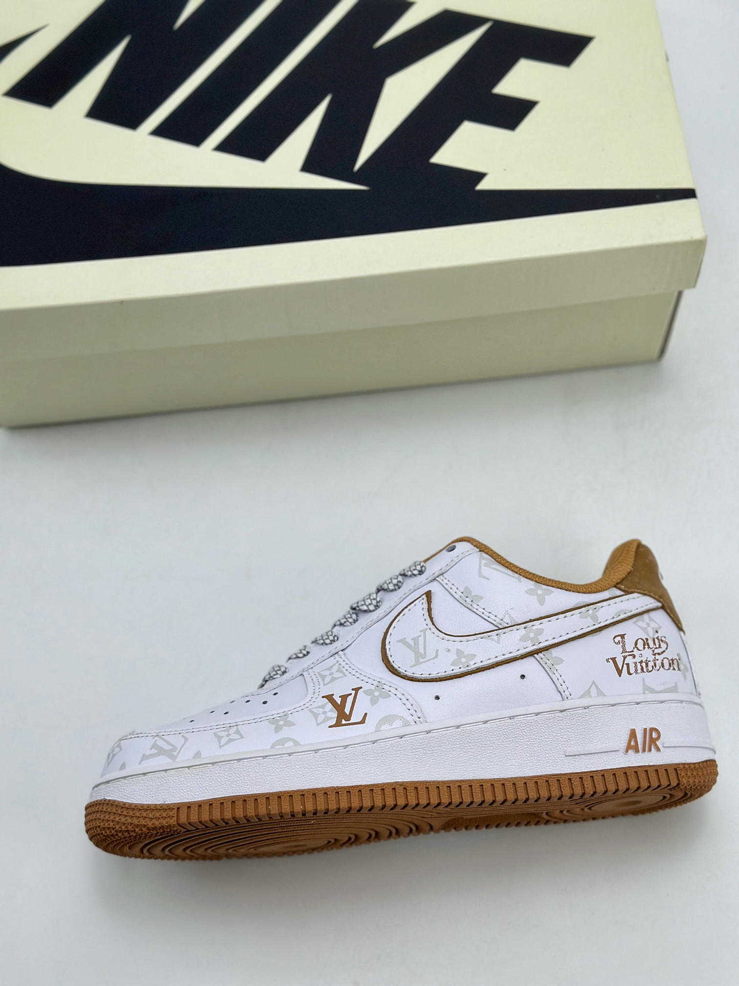 200 Nike Air Force 1 Low 07 x Louis Vuitton 白棕满天星 DR9868-300