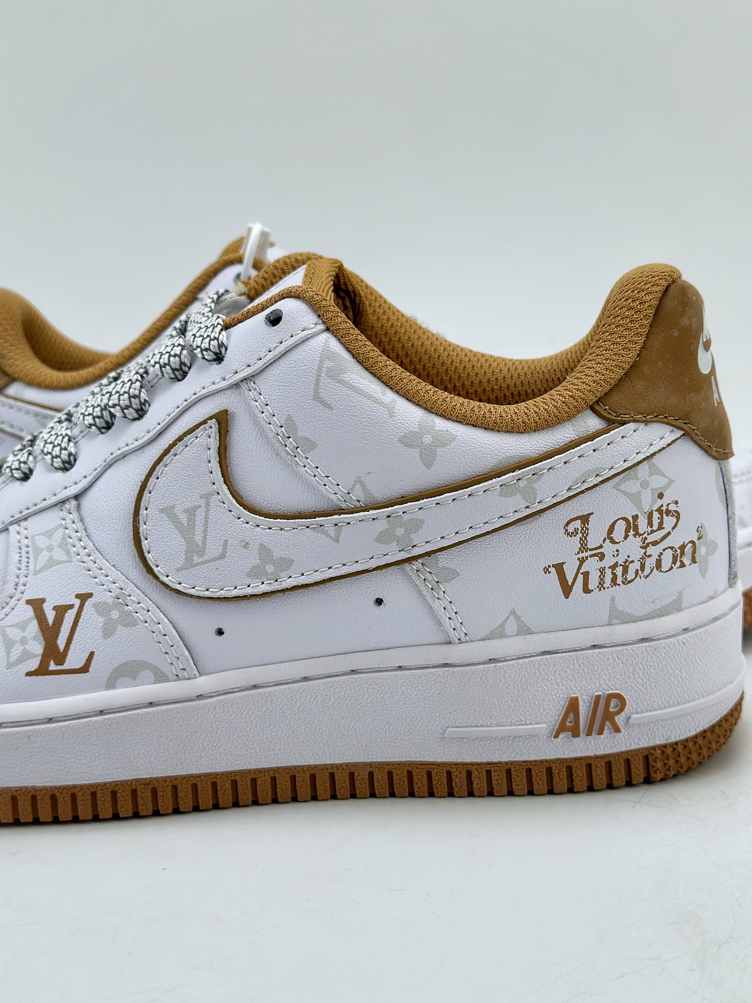 200 Nike Air Force 1 Low 07 x Louis Vuitton 白棕满天星 DR9868-300