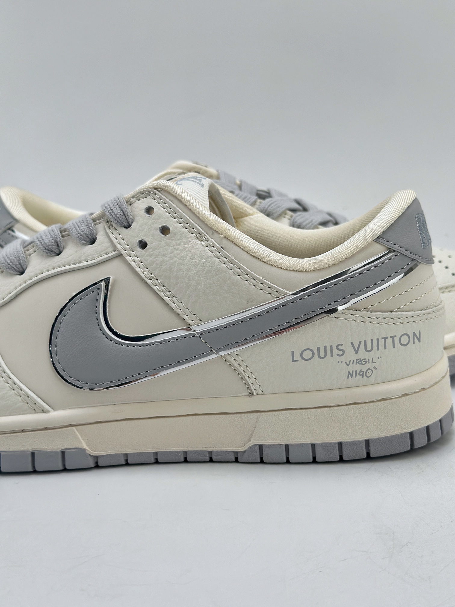 280 Nike SB Dunk Low x Louis Vuitton 白灰 DD1098-355